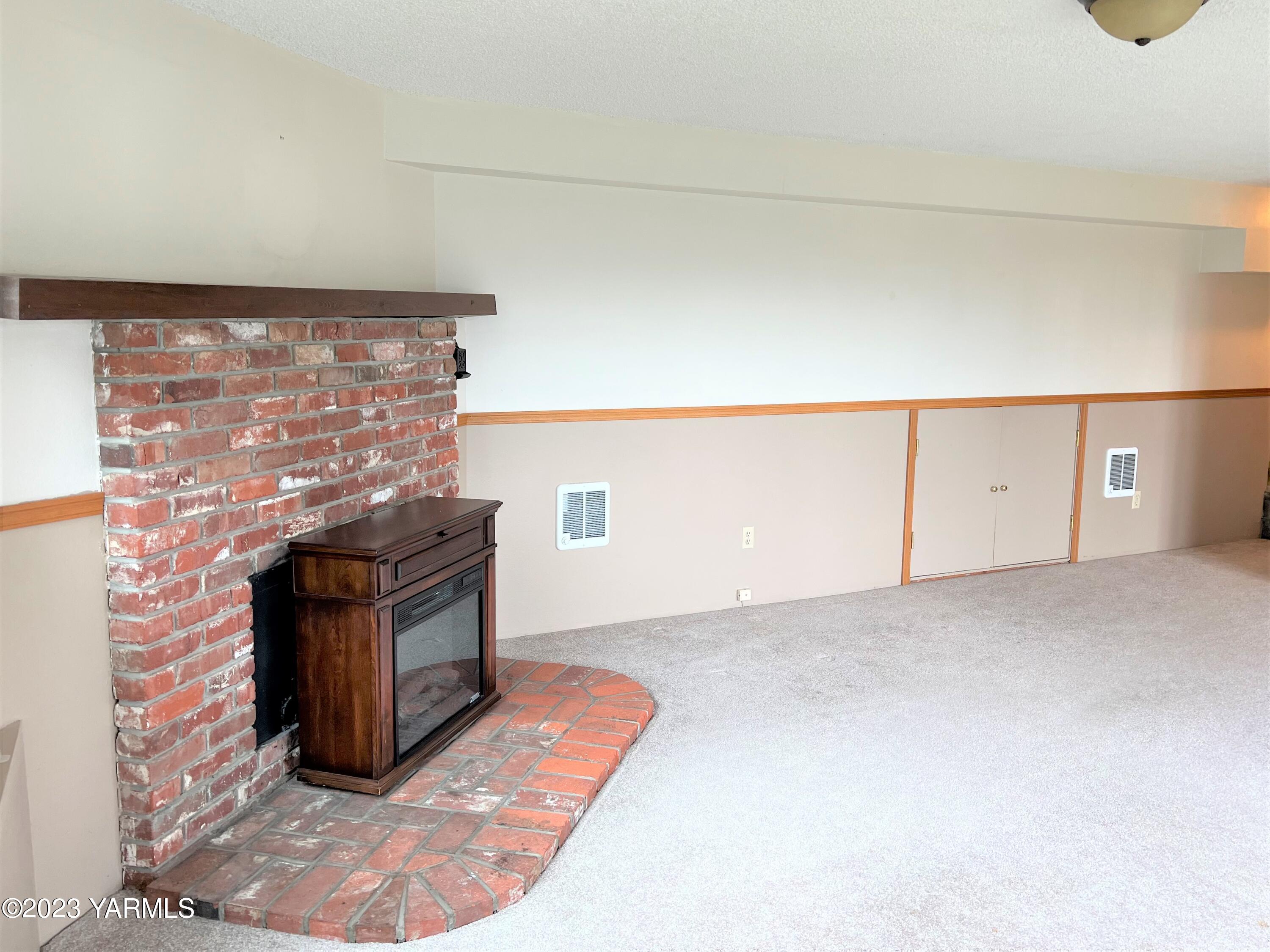 8005 Viewcrest Pl