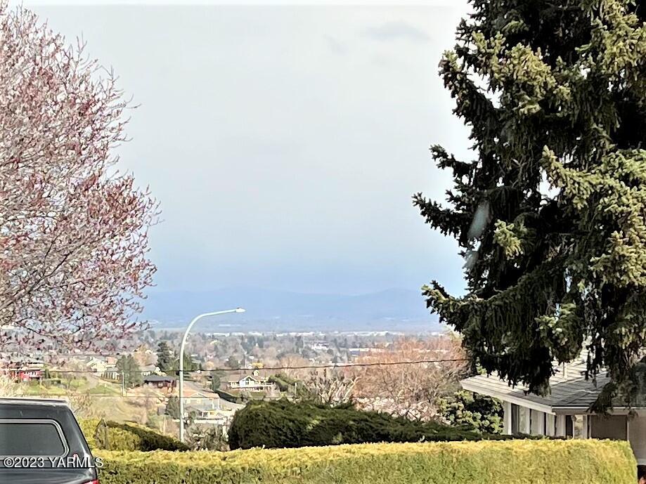 8005 Viewcrest Pl