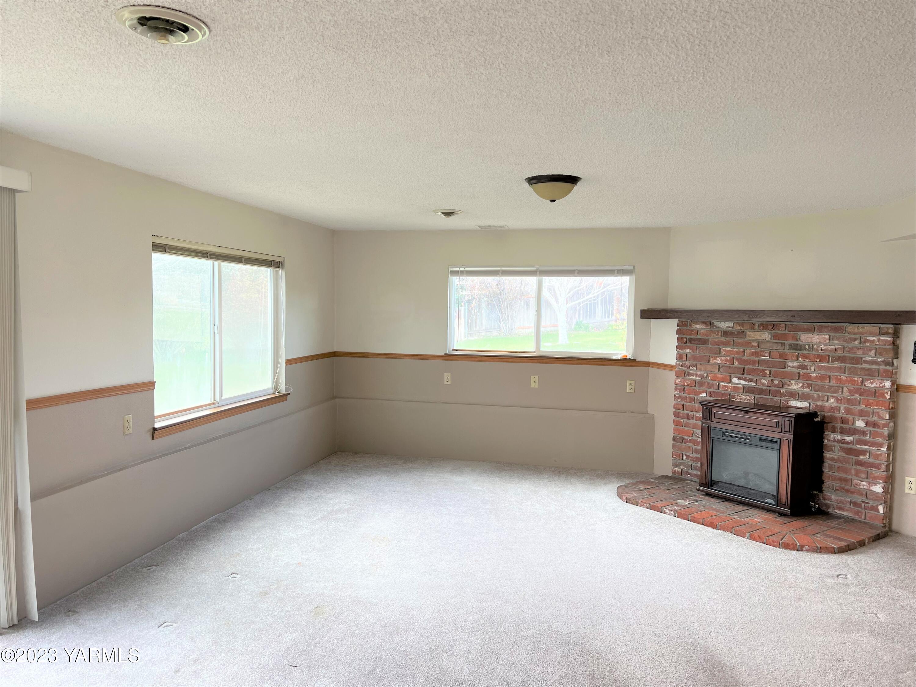 8005 Viewcrest Pl