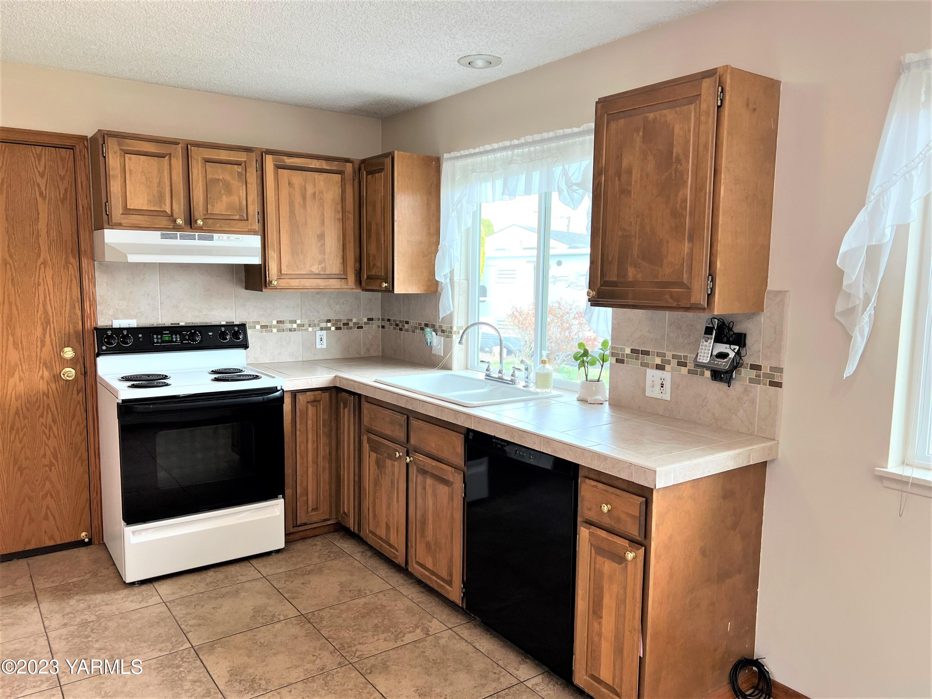 8005 Viewcrest Pl