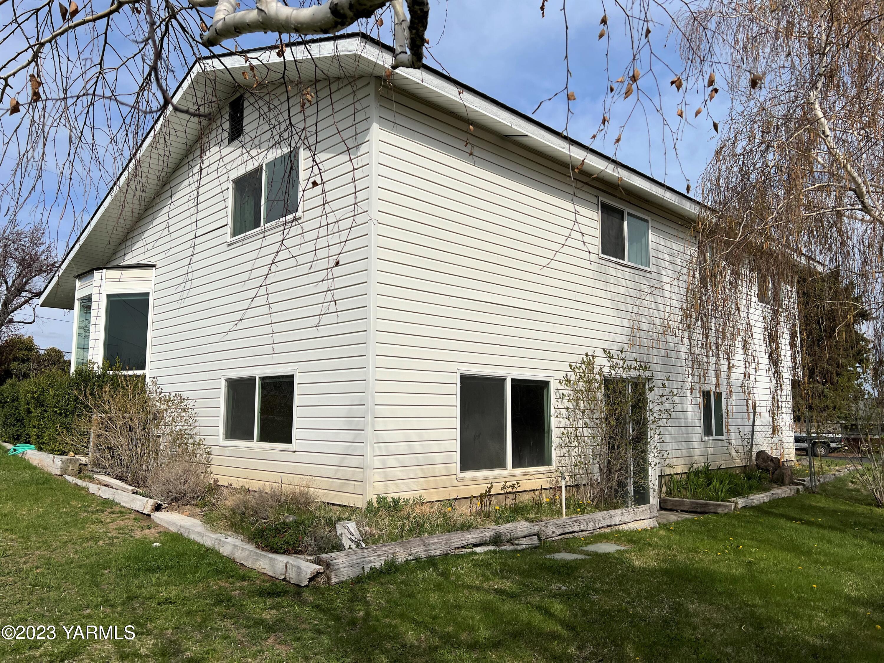 8005 Viewcrest Pl