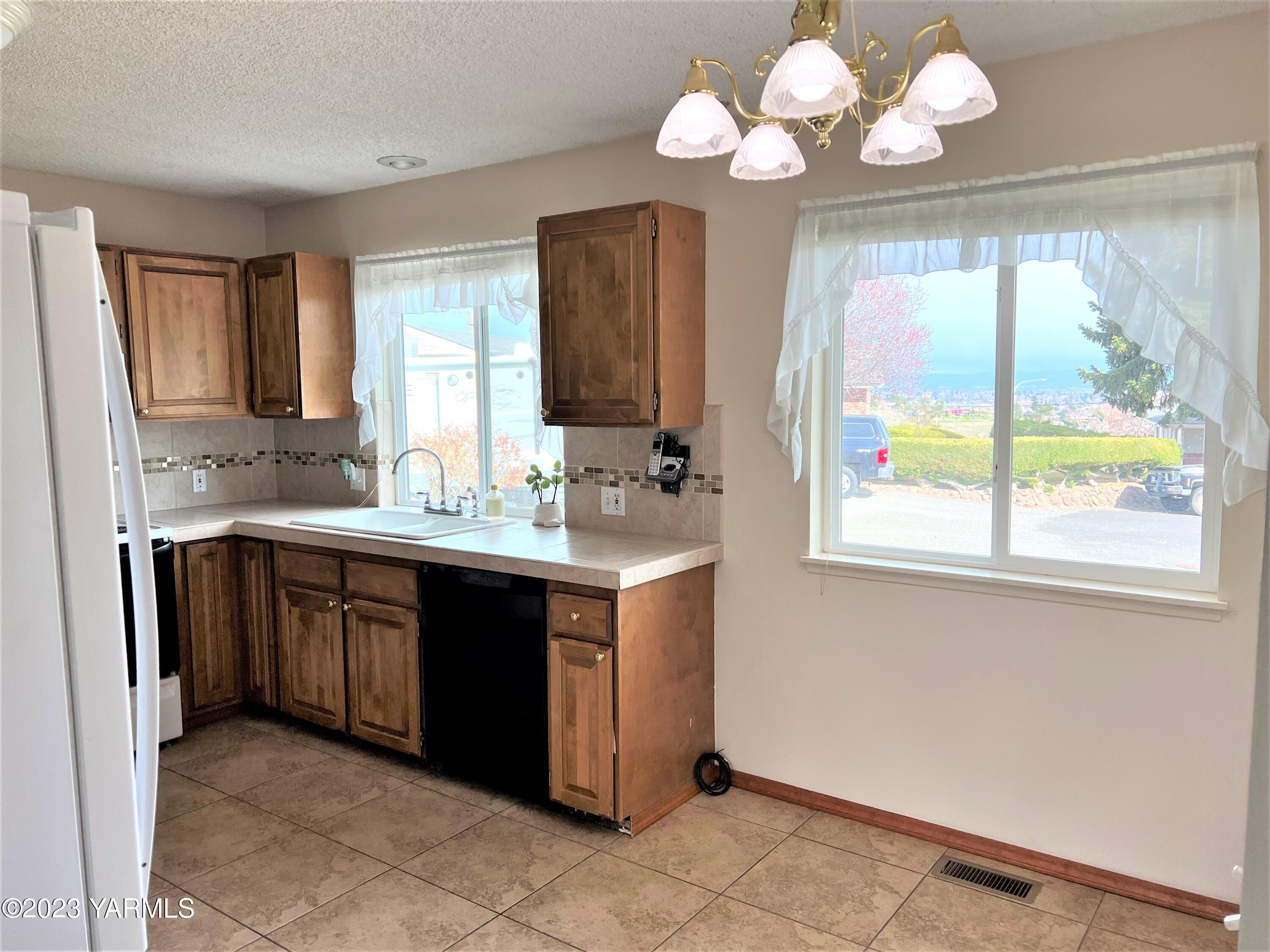 8005 Viewcrest Pl
