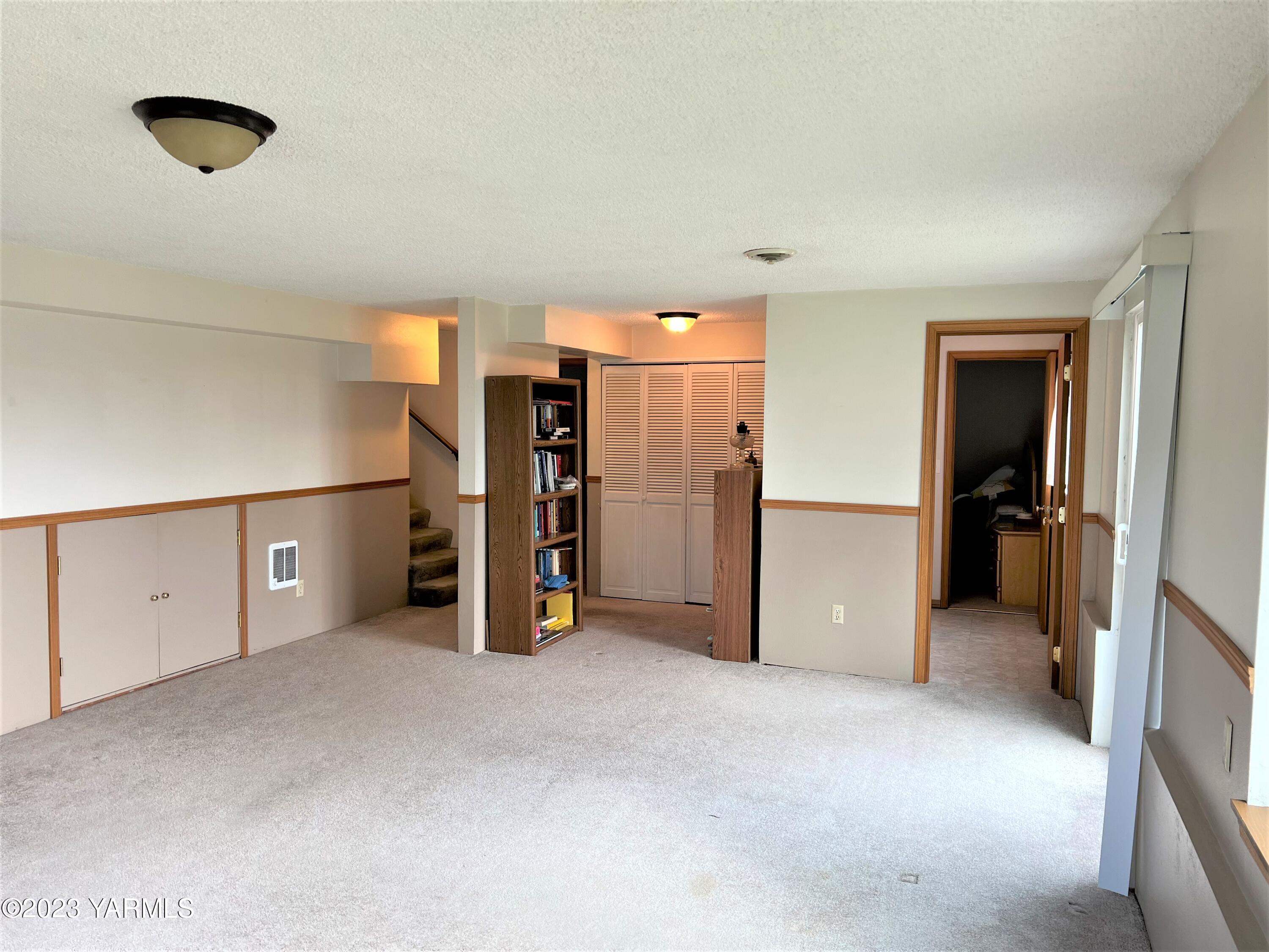 8005 Viewcrest Pl
