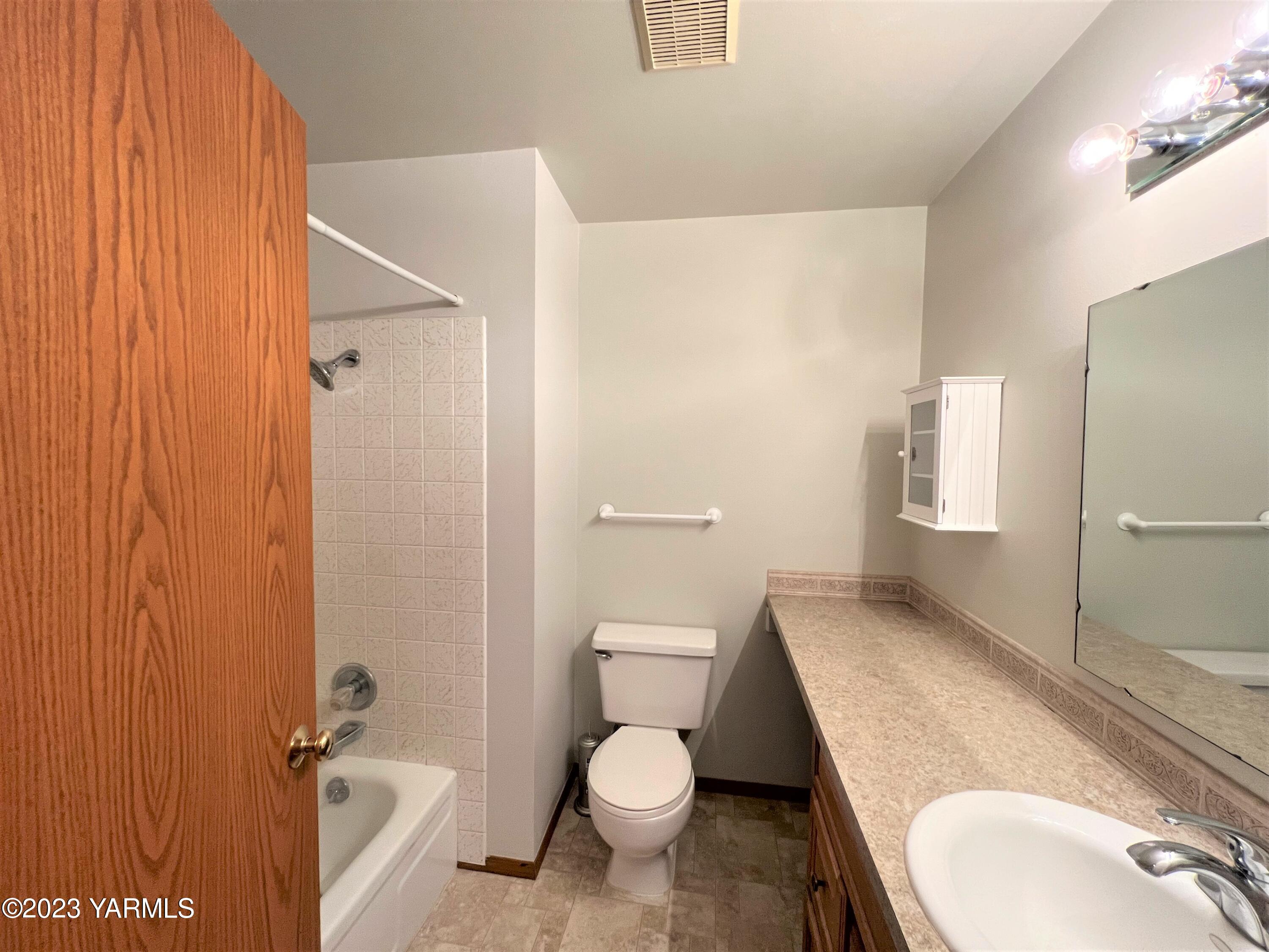 8005 Viewcrest Pl