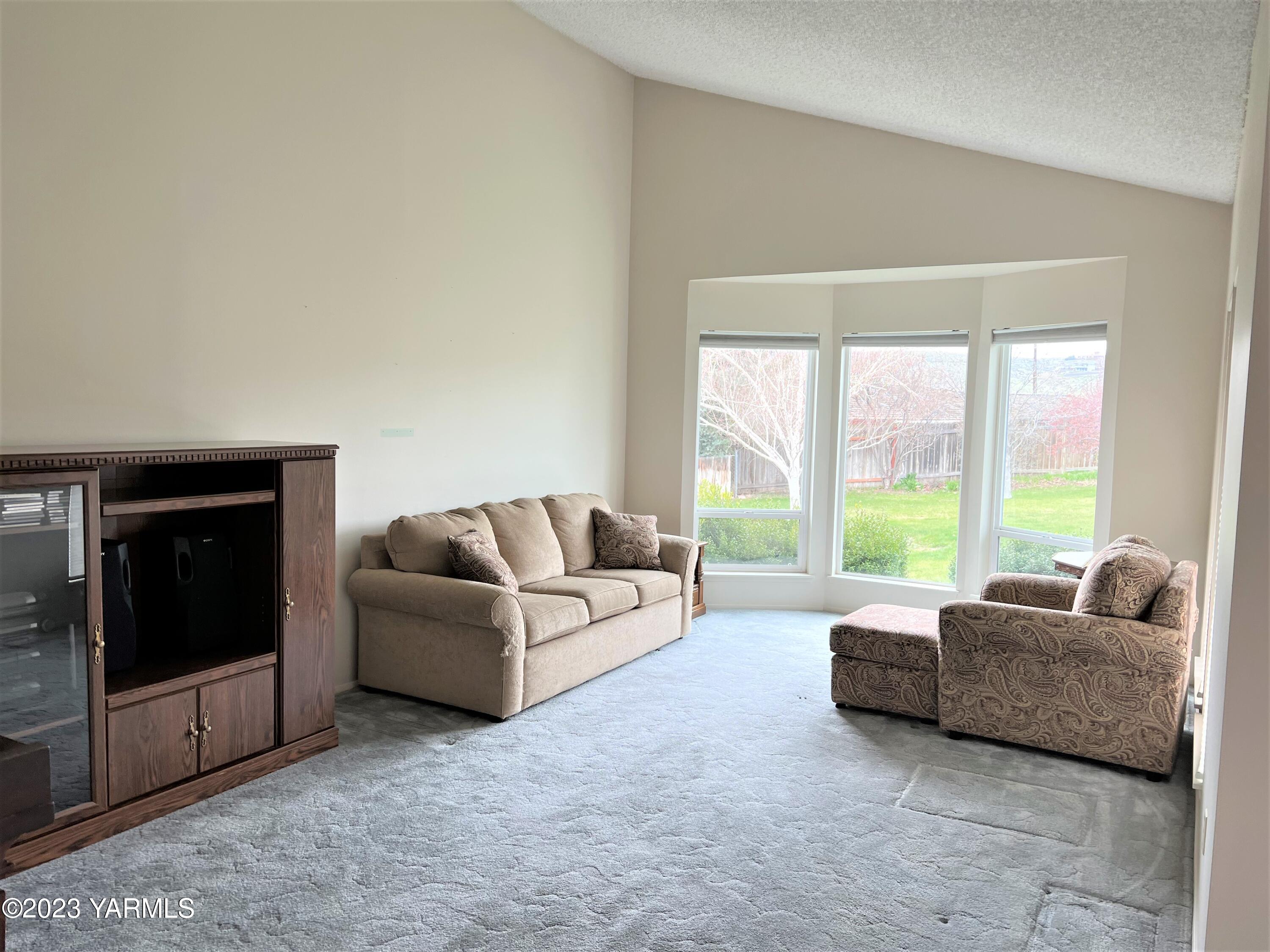 8005 Viewcrest Pl