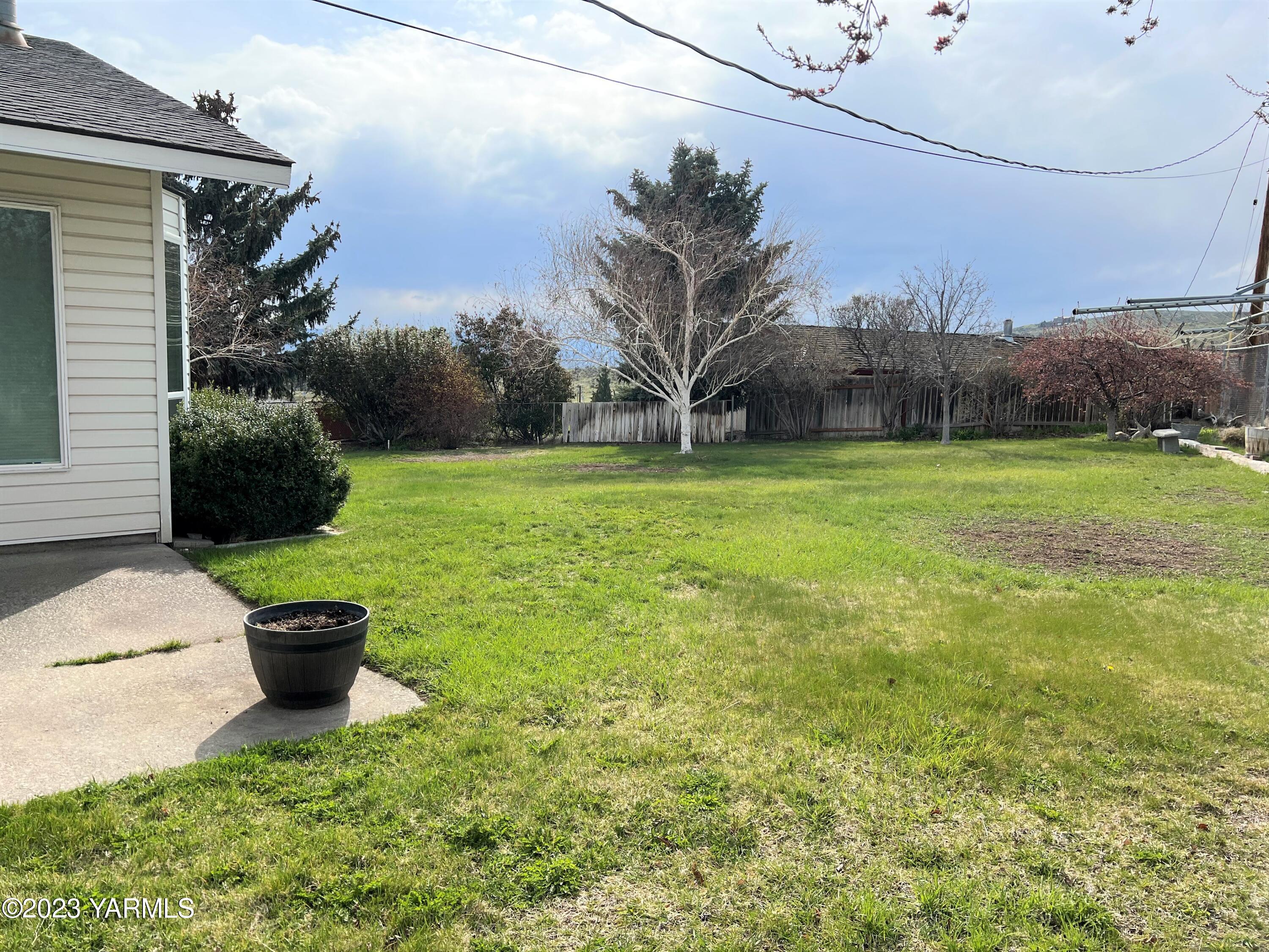 8005 Viewcrest Pl