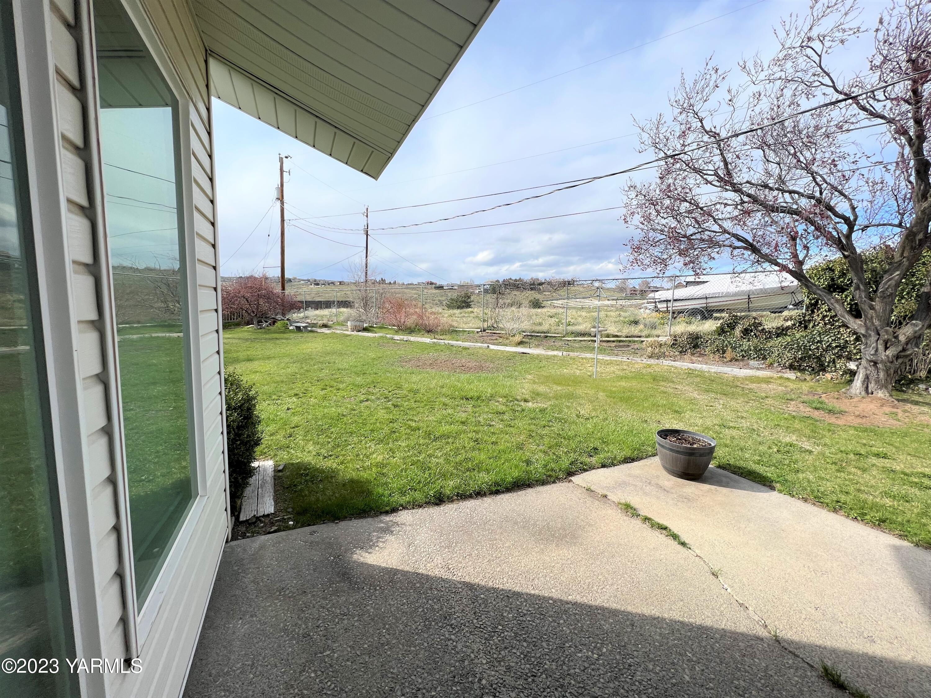 8005 Viewcrest Pl