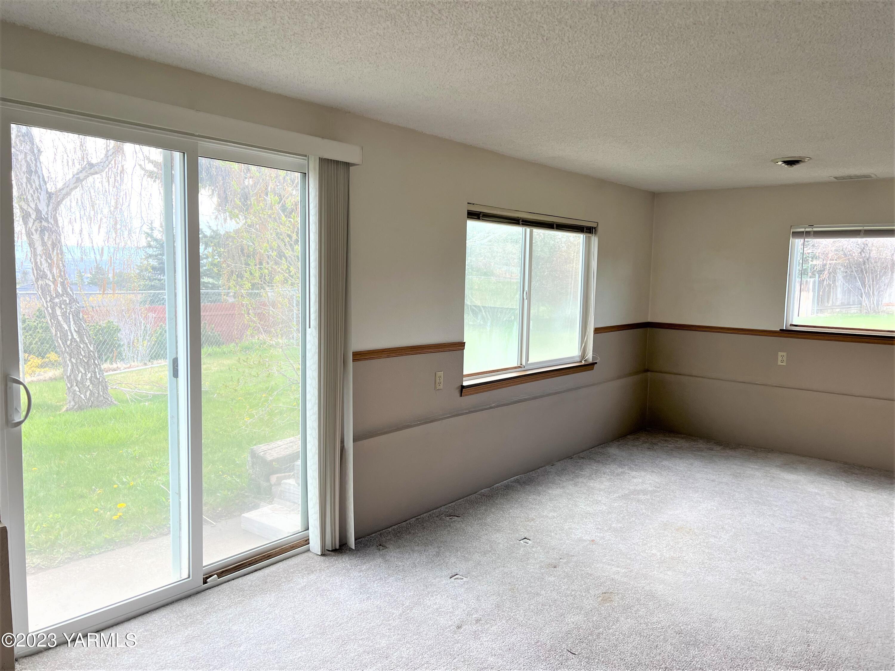 8005 Viewcrest Pl