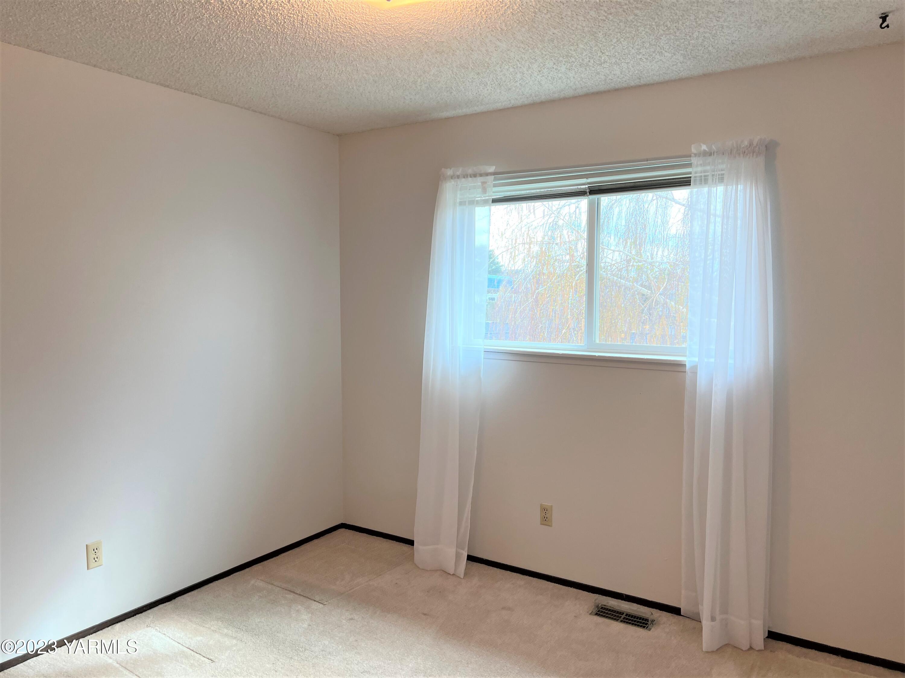 8005 Viewcrest Pl