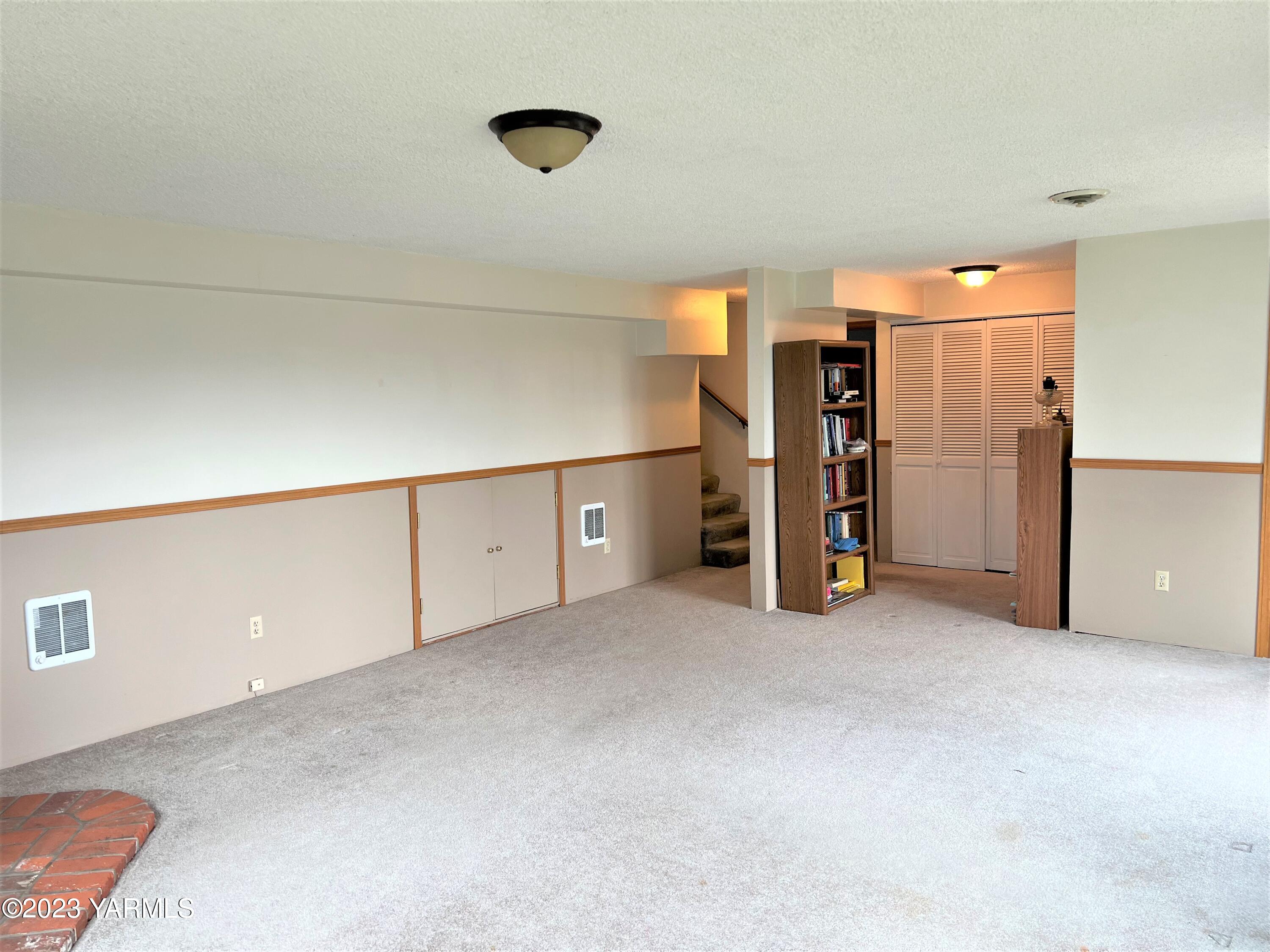 8005 Viewcrest Pl