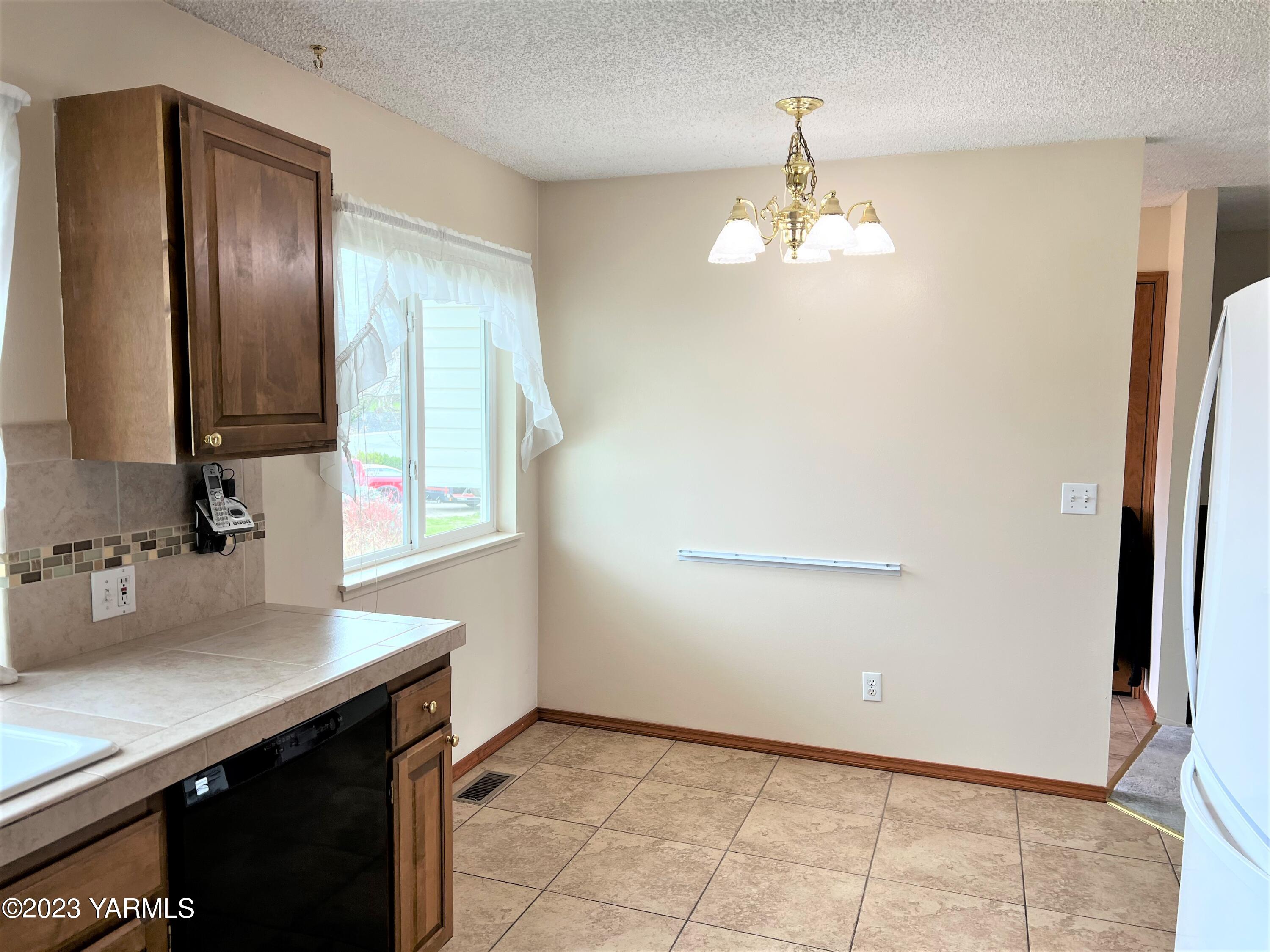 8005 Viewcrest Pl