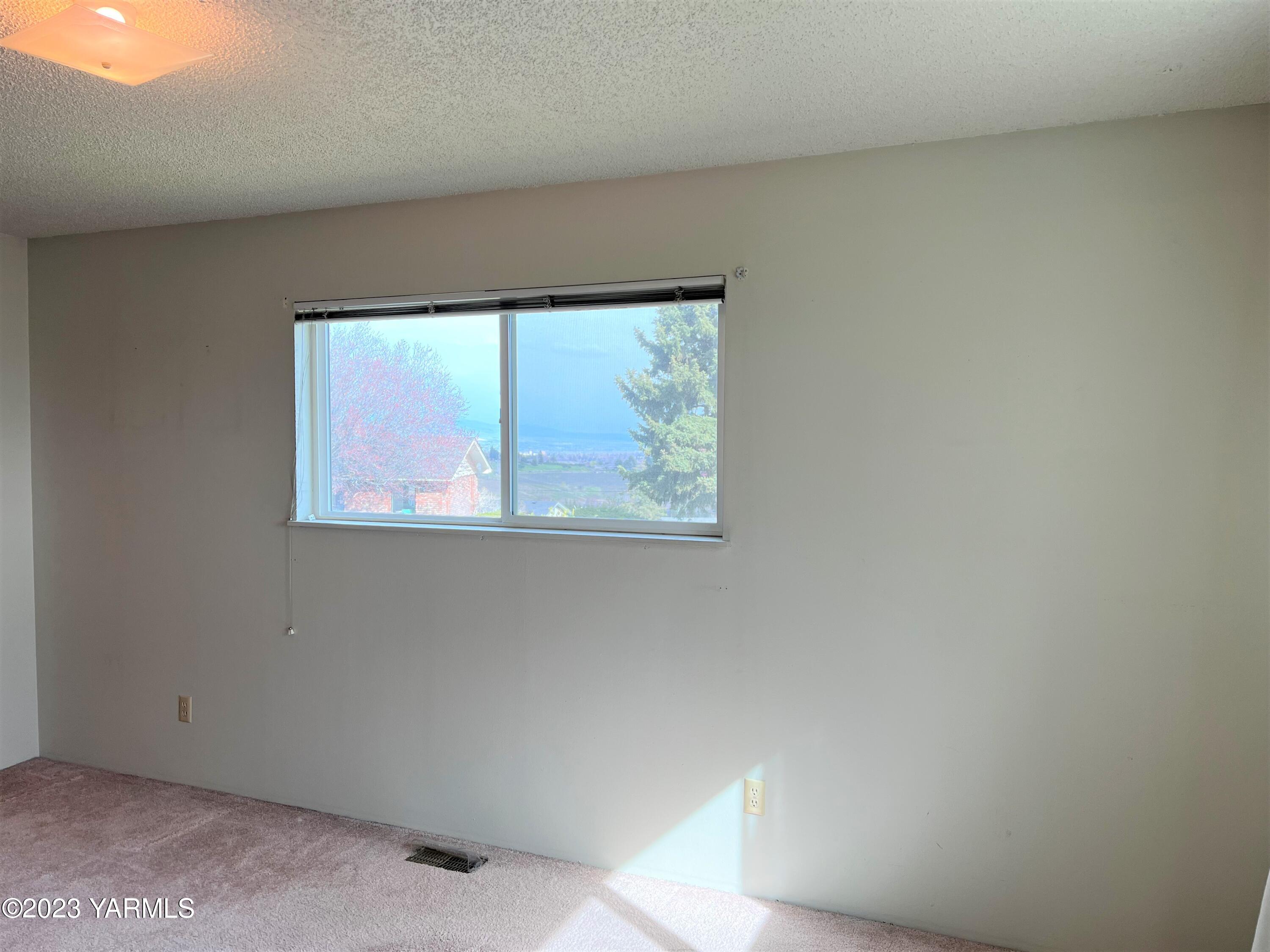 8005 Viewcrest Pl