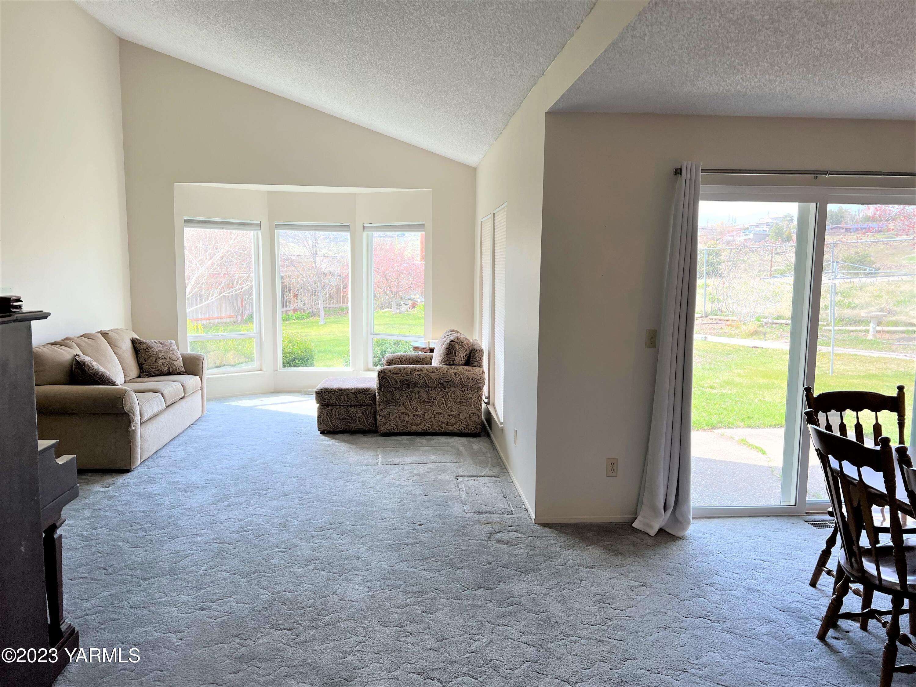 8005 Viewcrest Pl