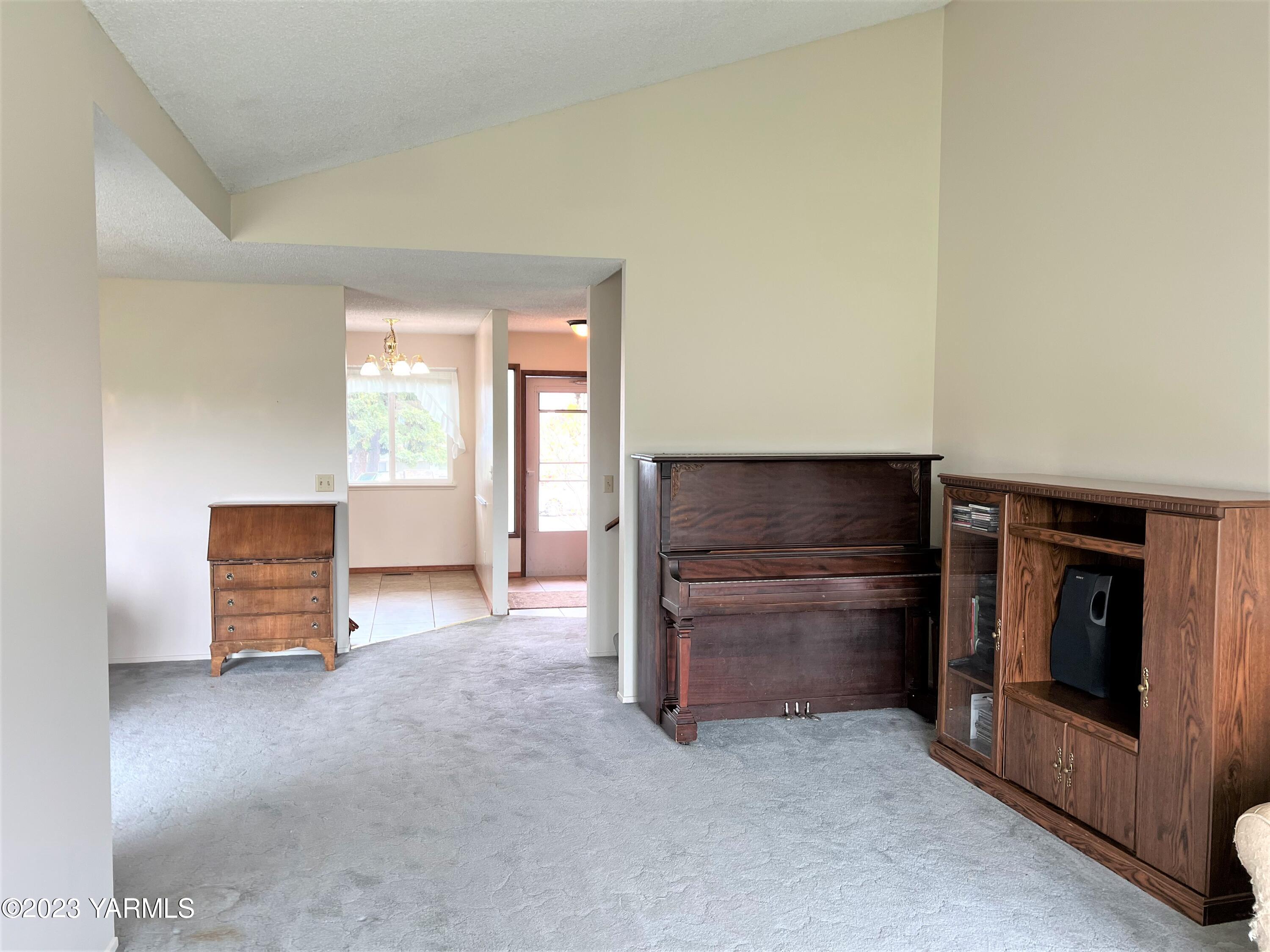 8005 Viewcrest Pl