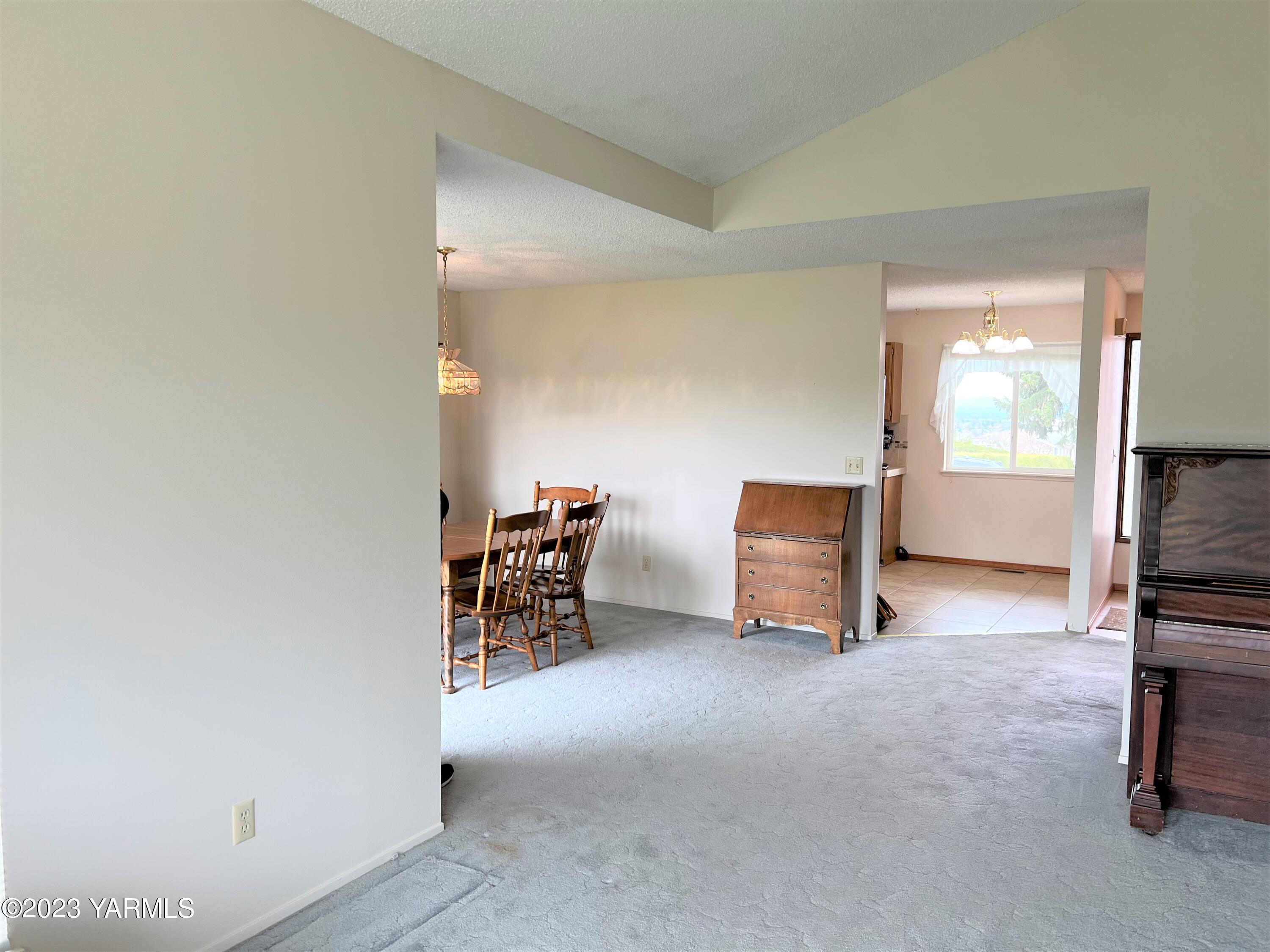 8005 Viewcrest Pl