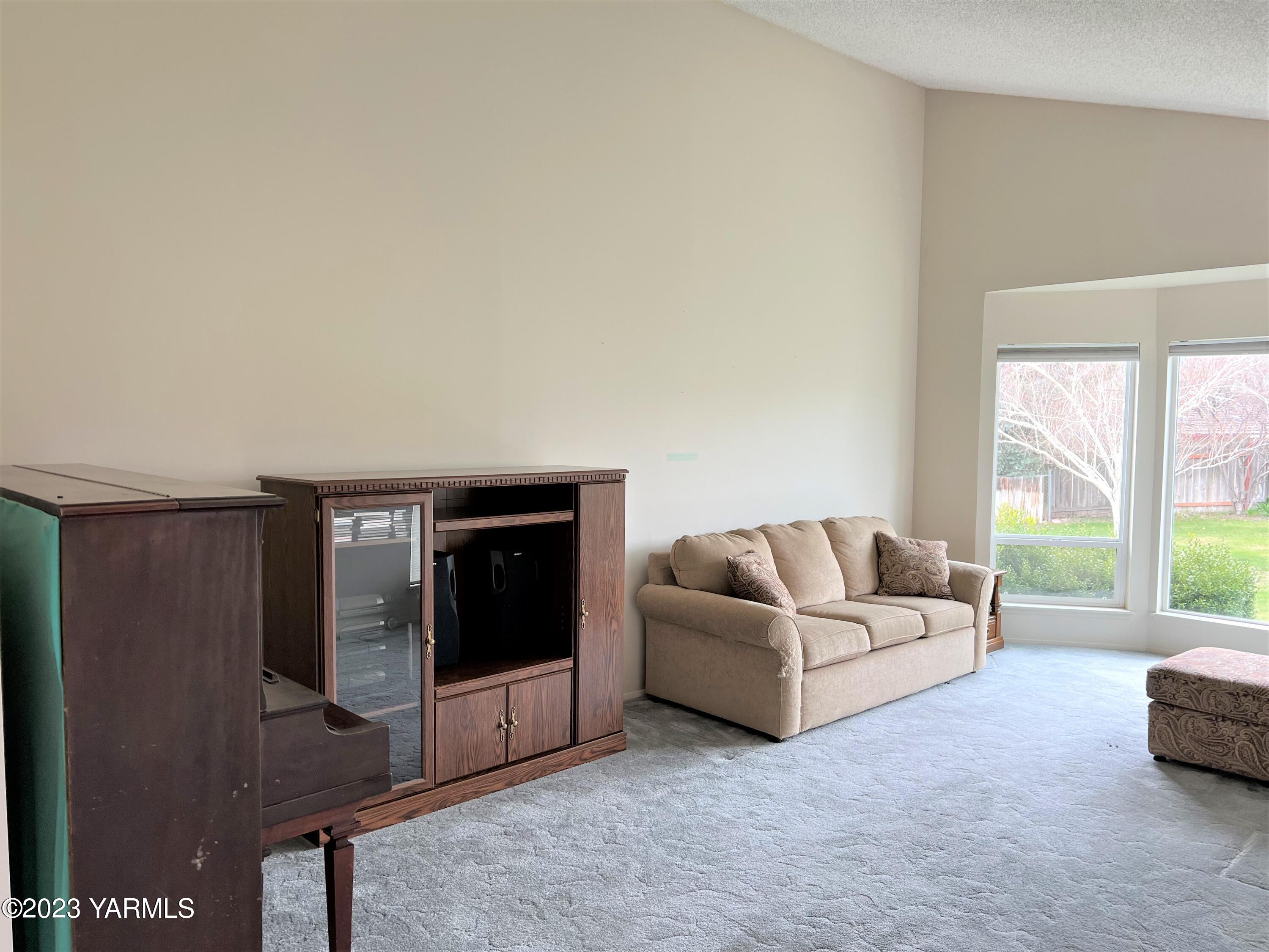 8005 Viewcrest Pl