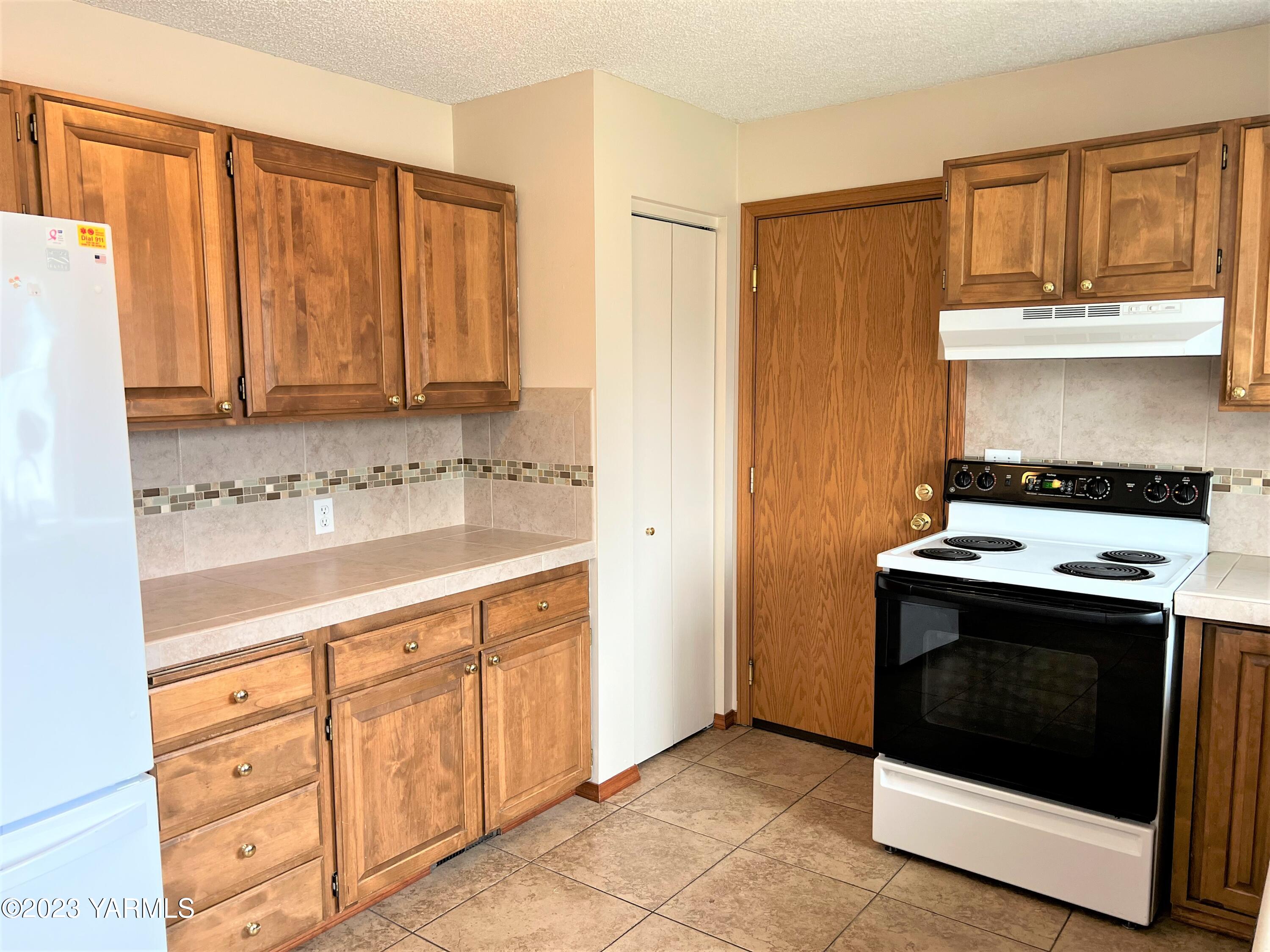 8005 Viewcrest Pl