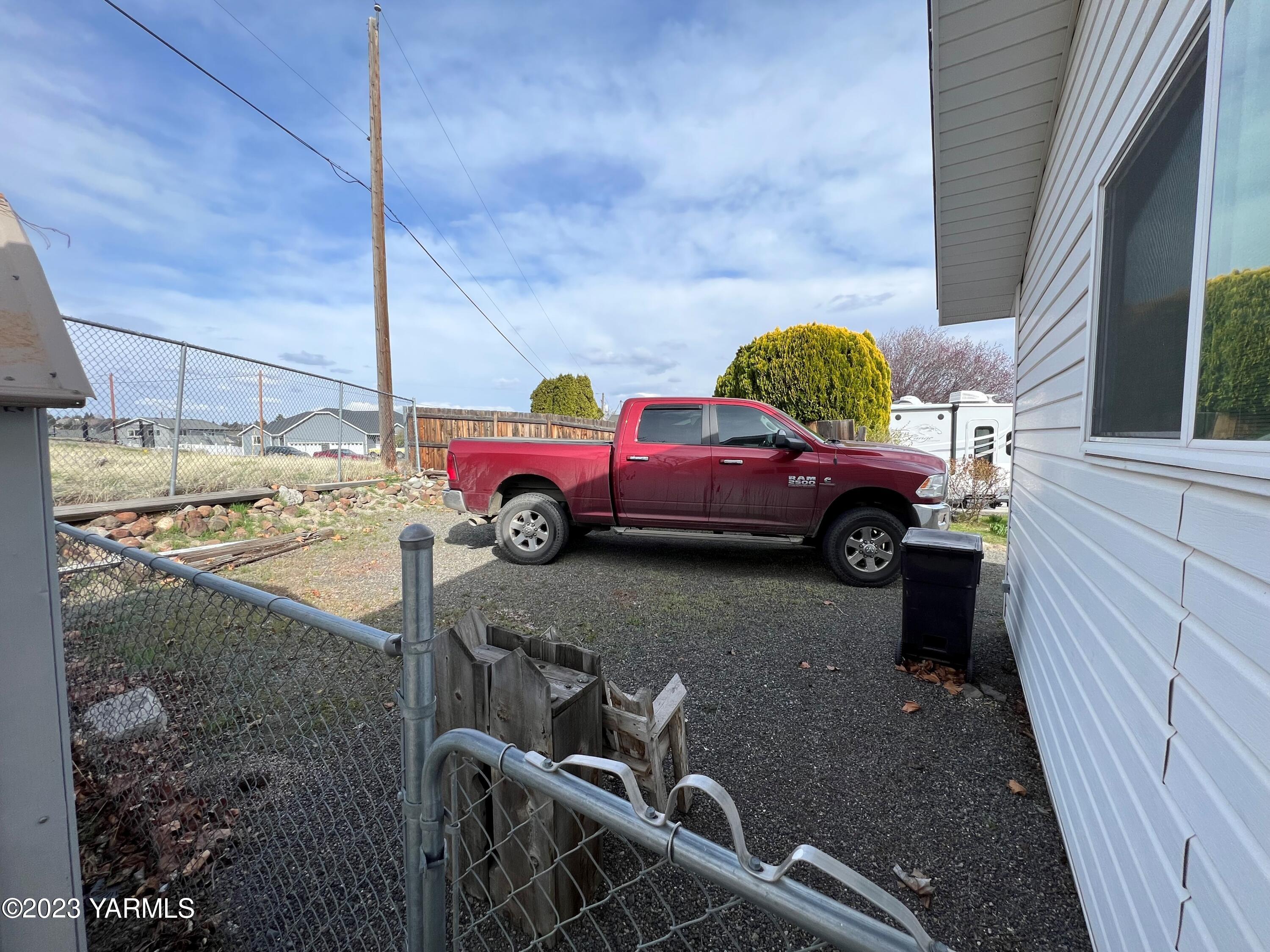 8005 Viewcrest Pl