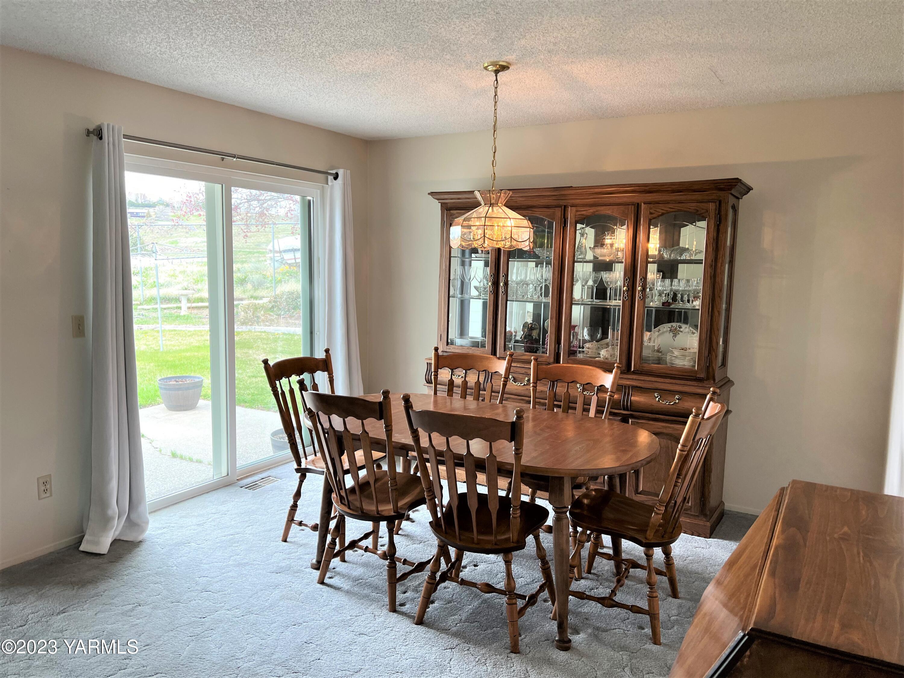 8005 Viewcrest Pl