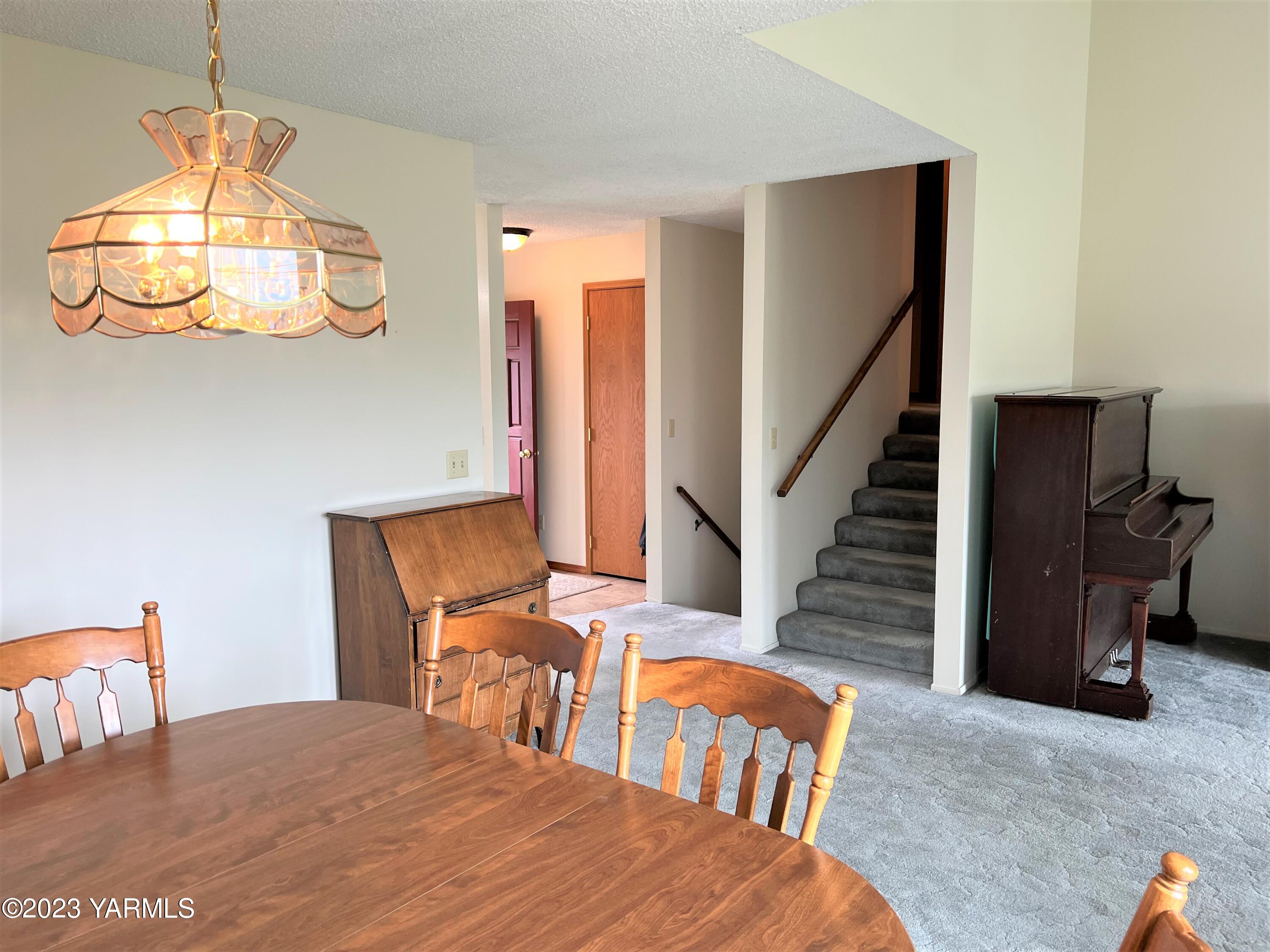 8005 Viewcrest Pl