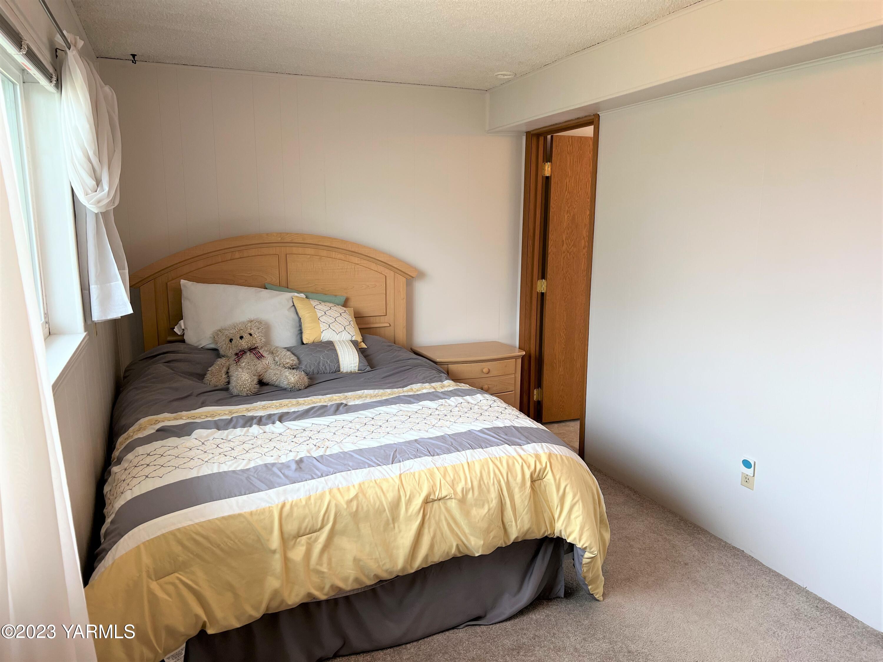 8005 Viewcrest Pl