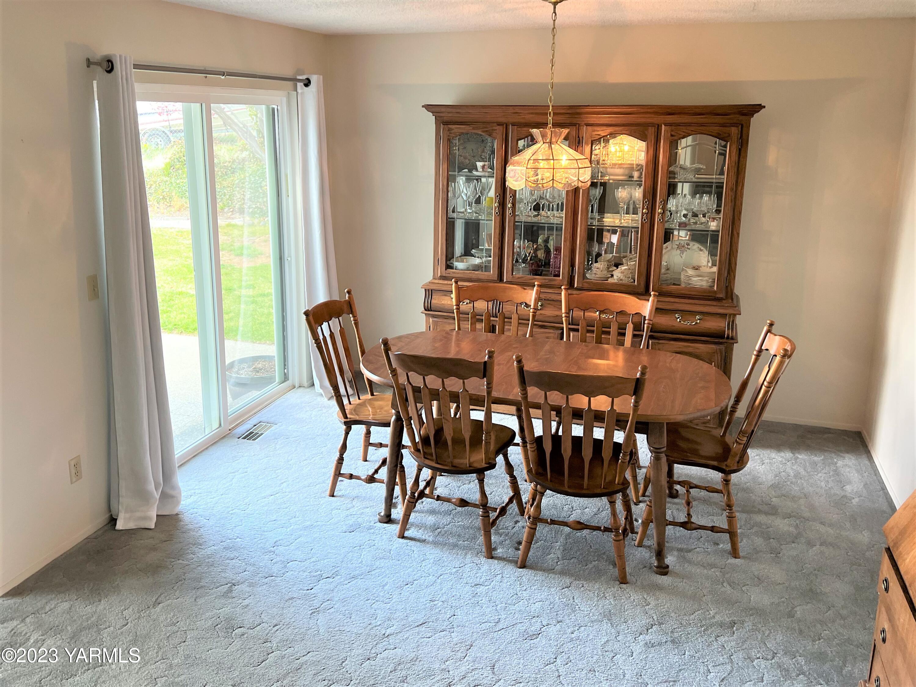 8005 Viewcrest Pl
