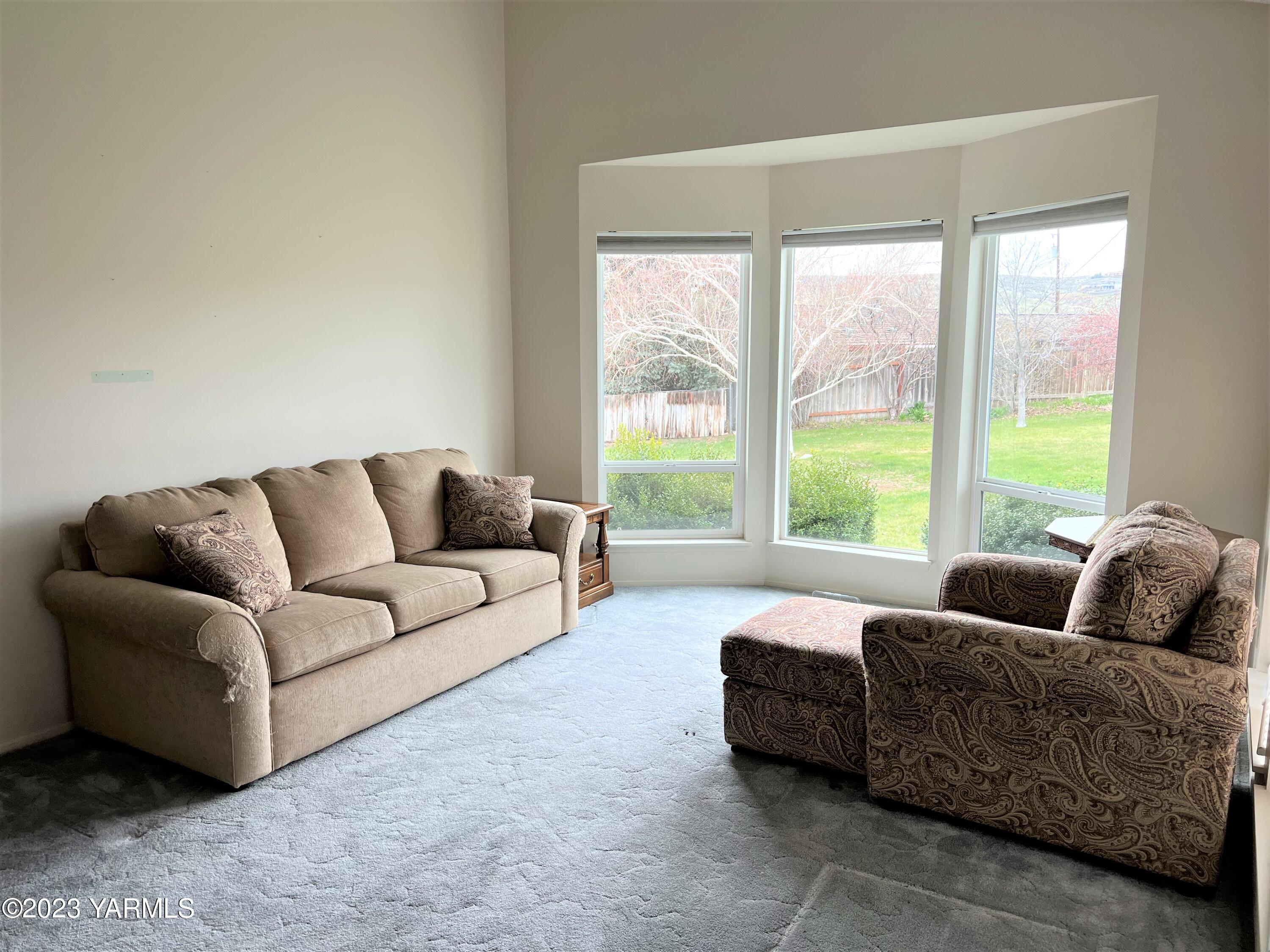 8005 Viewcrest Pl