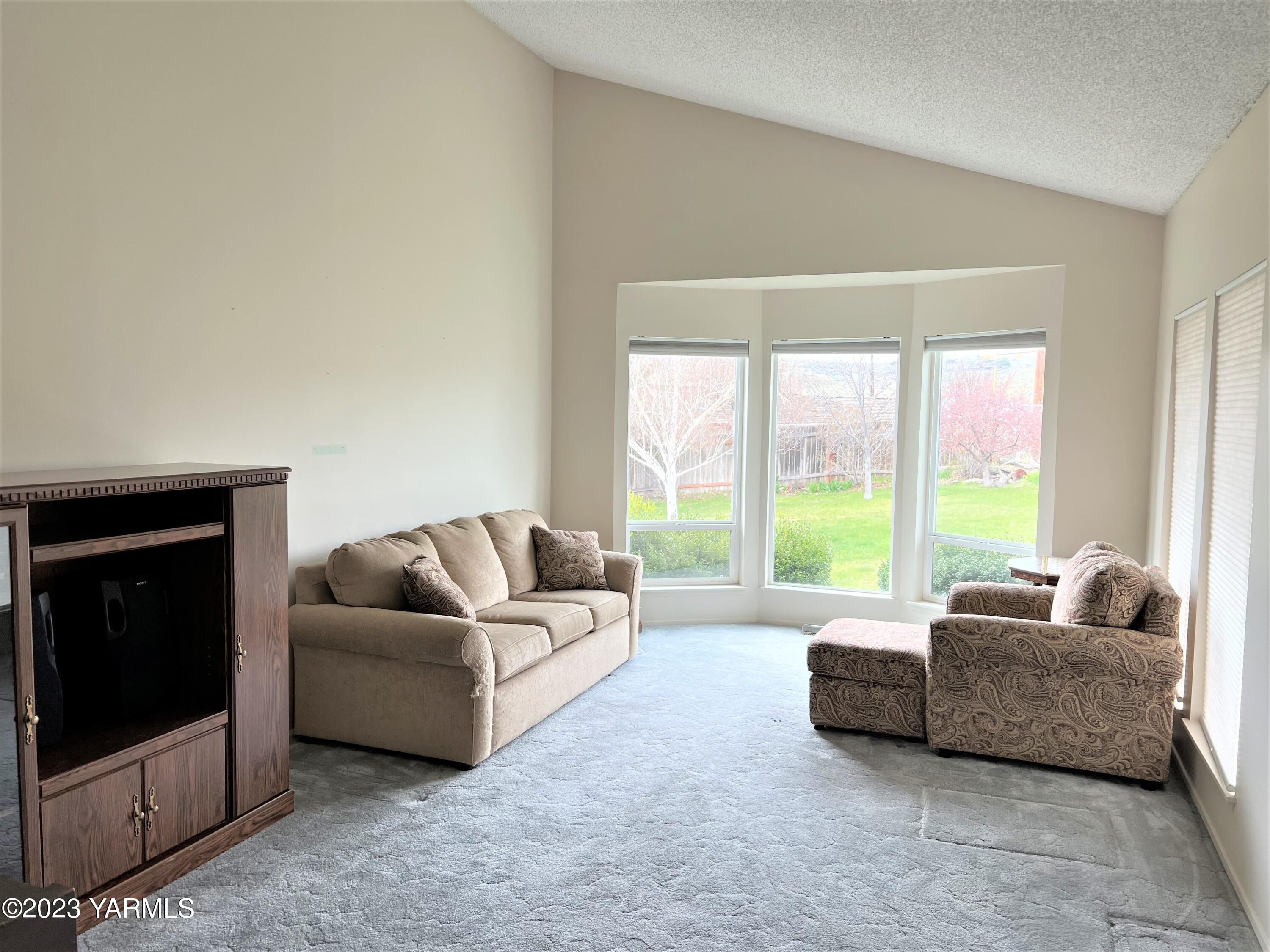 8005 Viewcrest Pl
