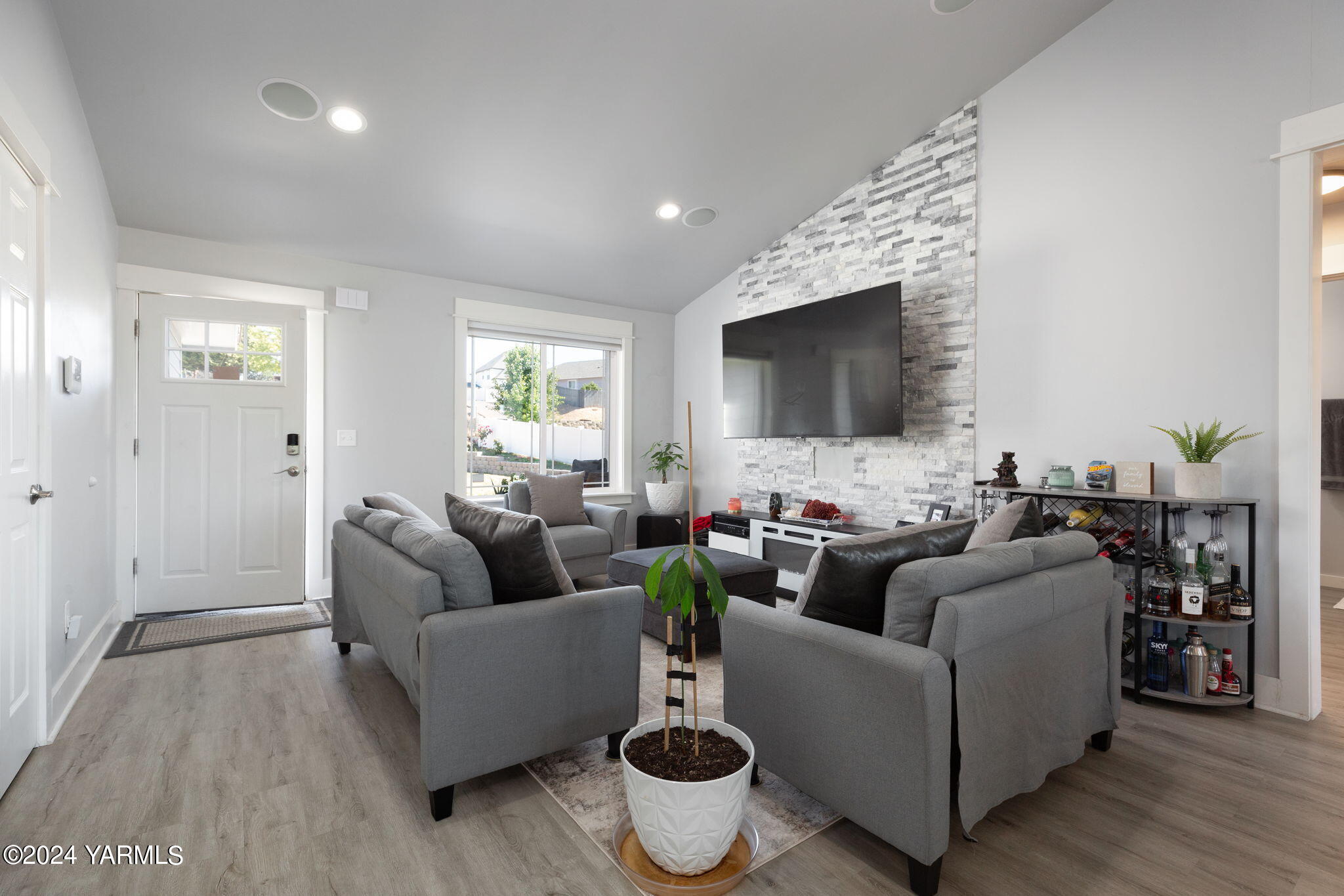 9312 Tieton Dr