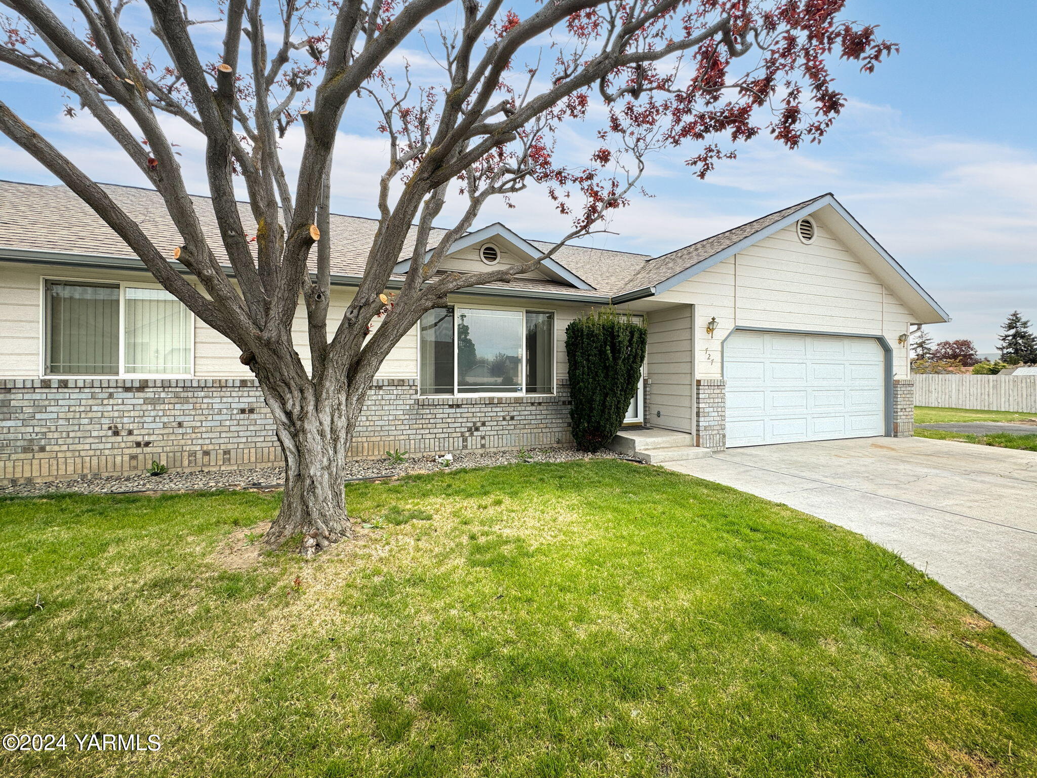 727 S 73rd Ave