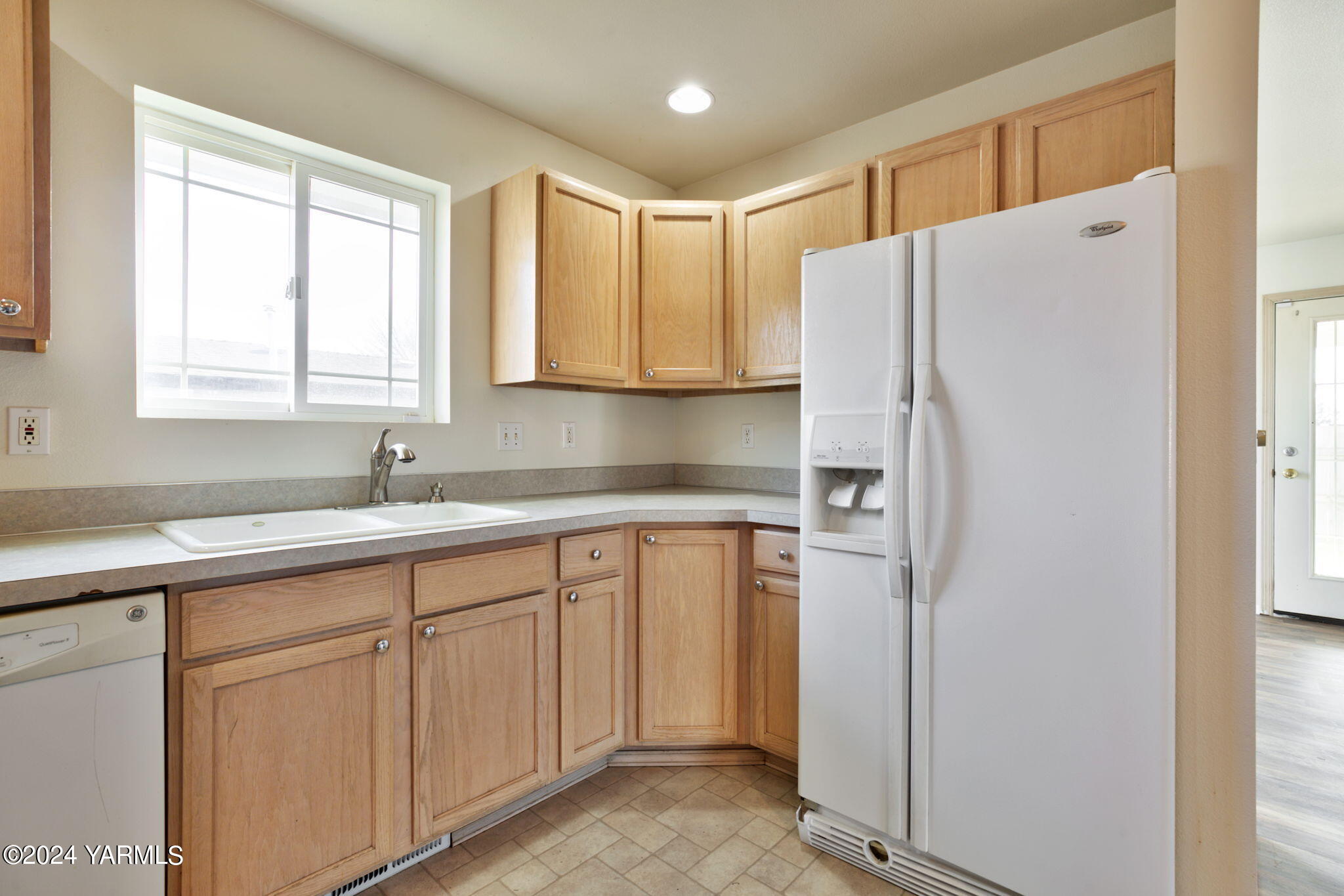 727 S 73rd Ave