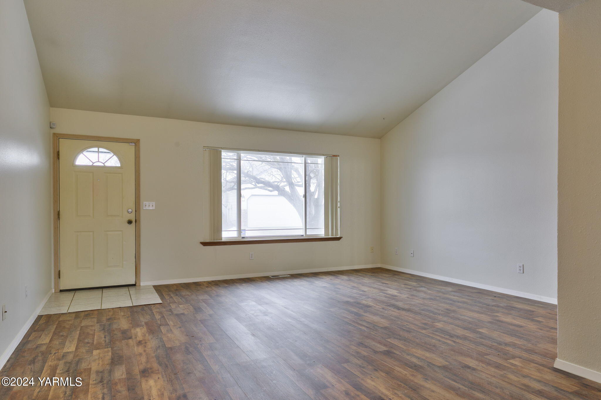 727 S 73rd Ave