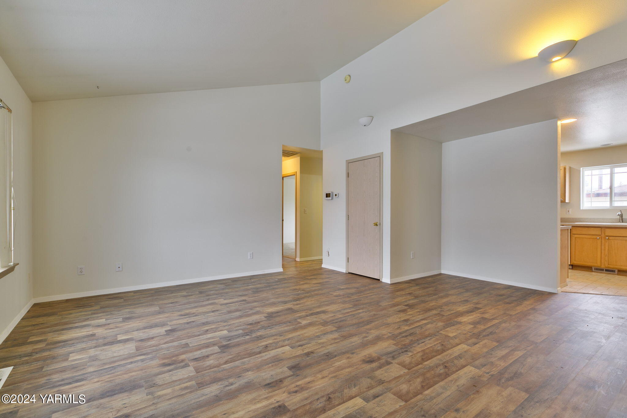 727 S 73rd Ave