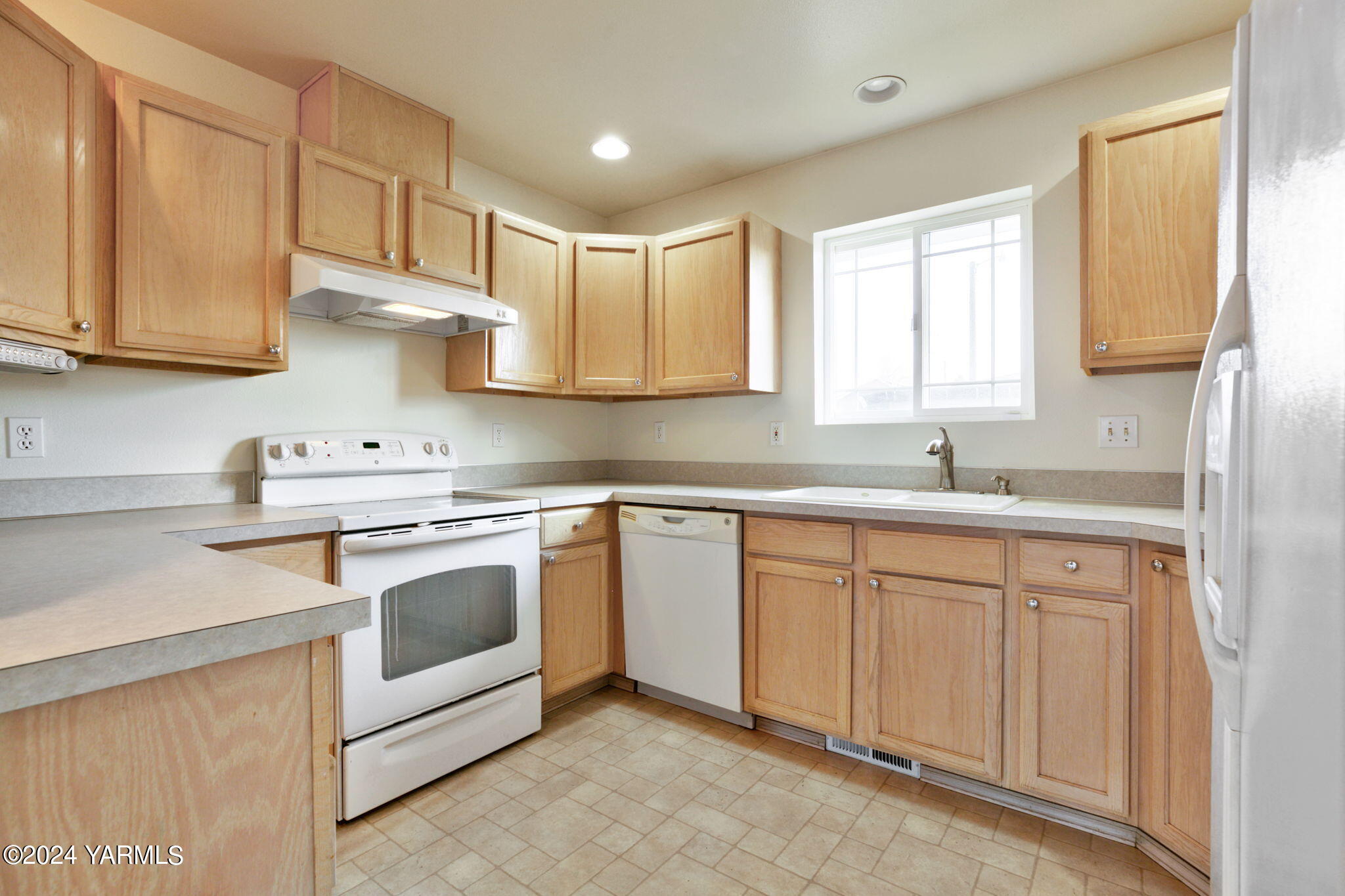727 S 73rd Ave