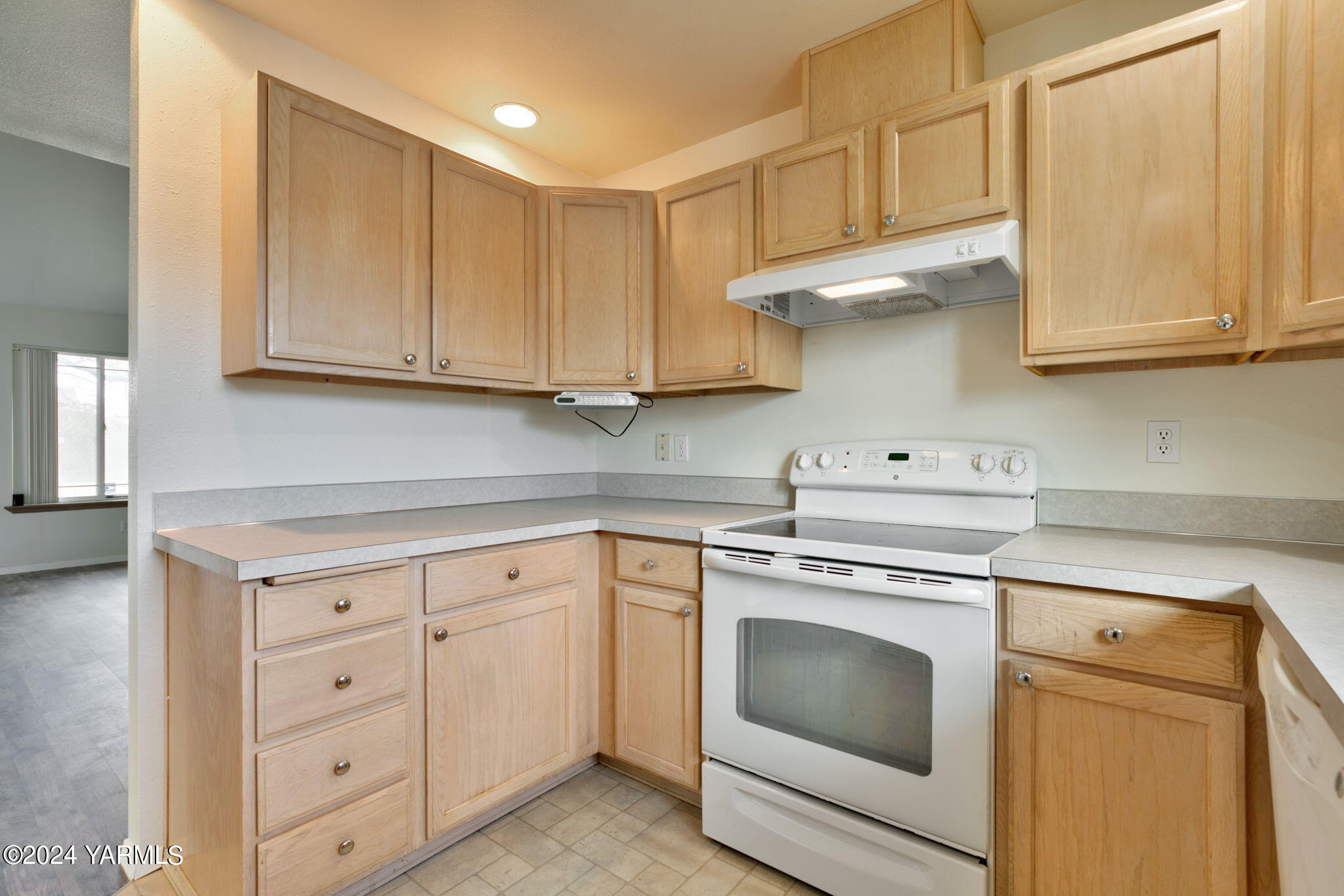 727 S 73rd Ave