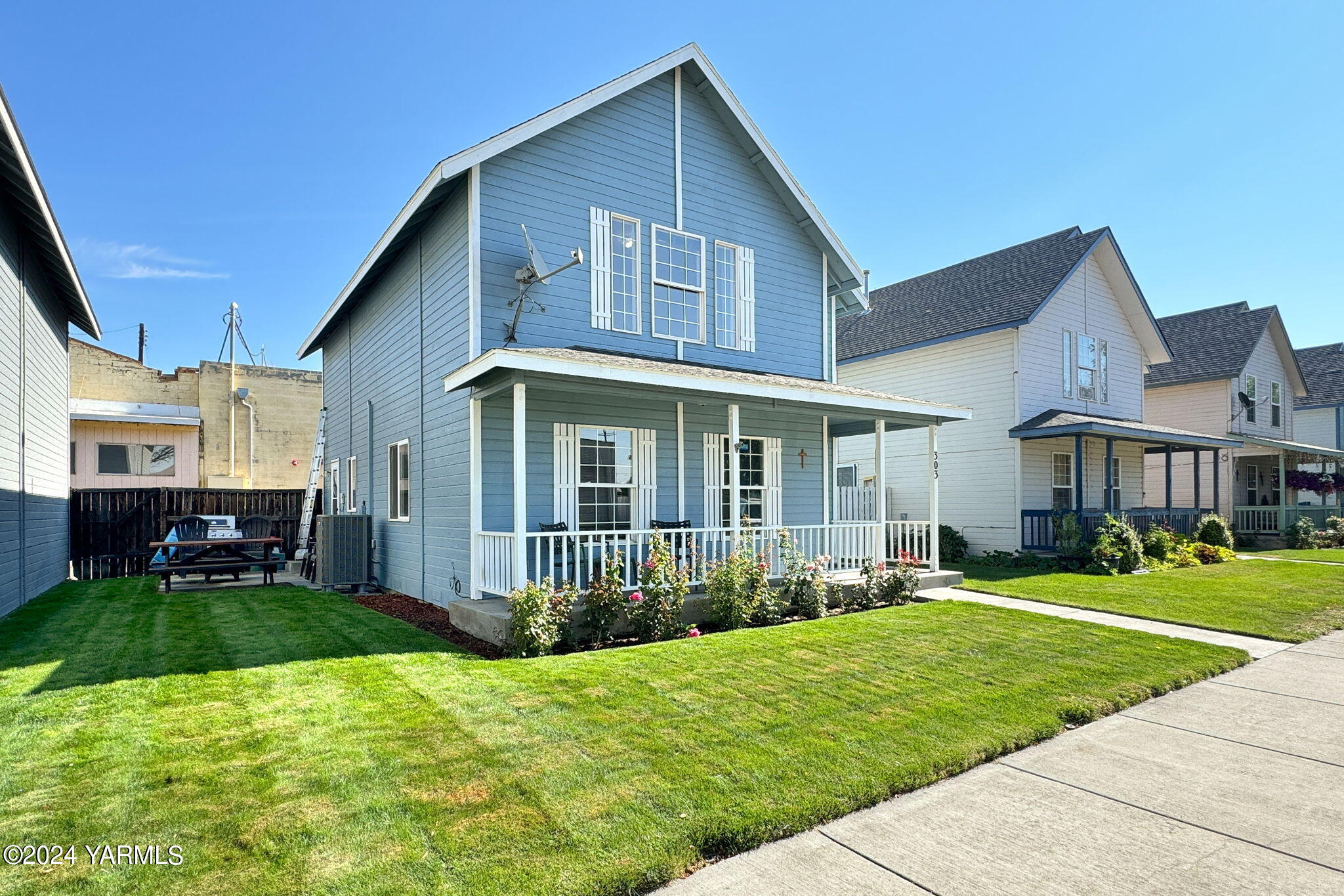 303 E Moxee Ave