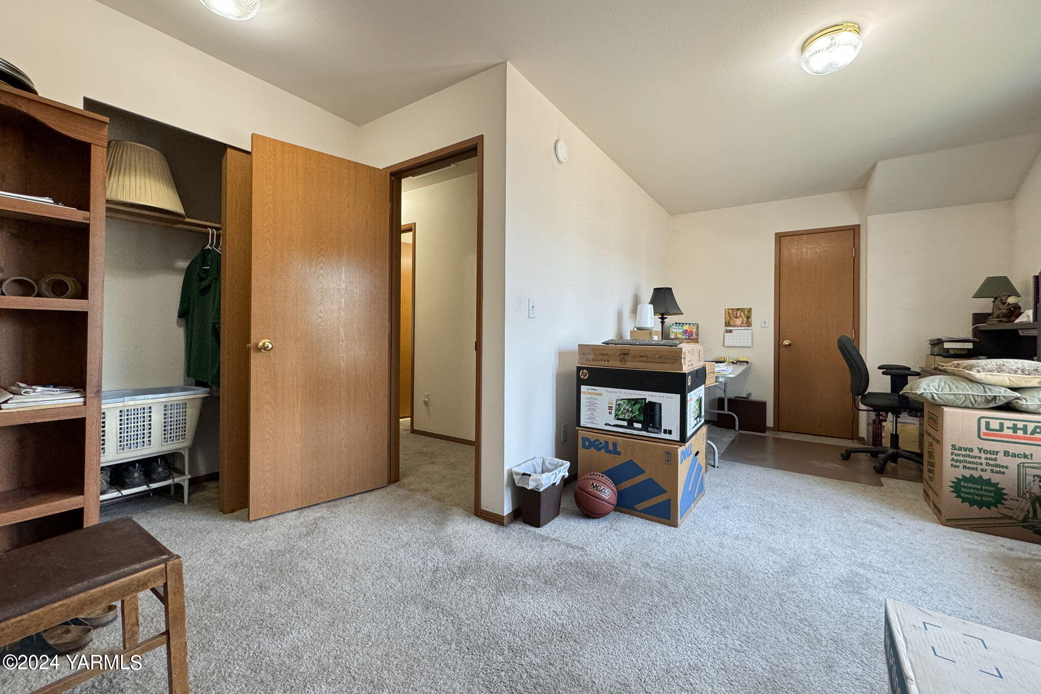 303 E Moxee Ave