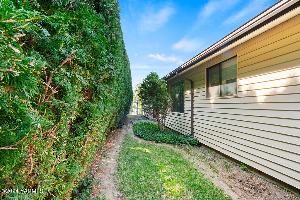 305 N 50th Ave