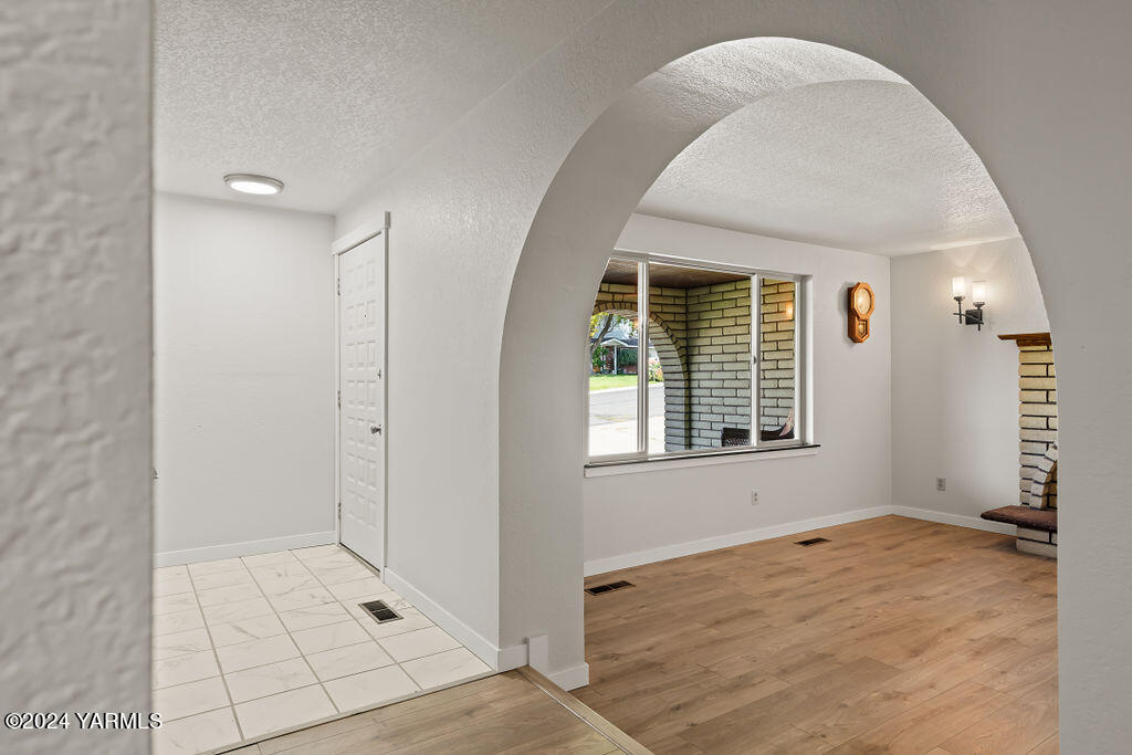 305 N 50th Ave