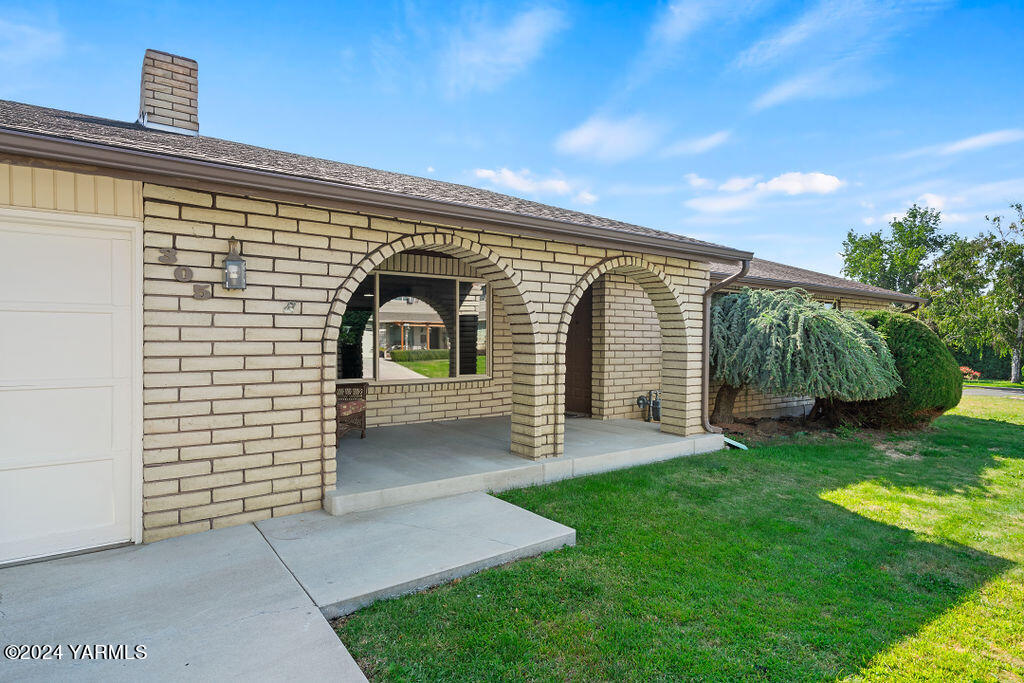 305 N 50th Ave