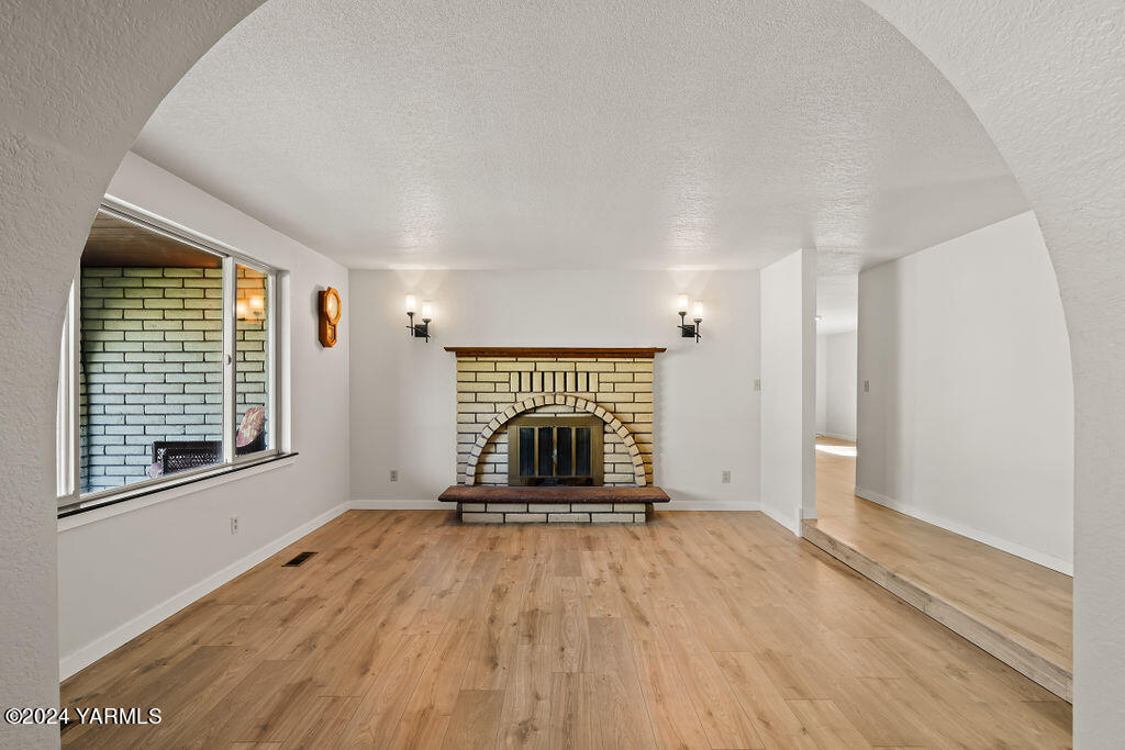 305 N 50th Ave