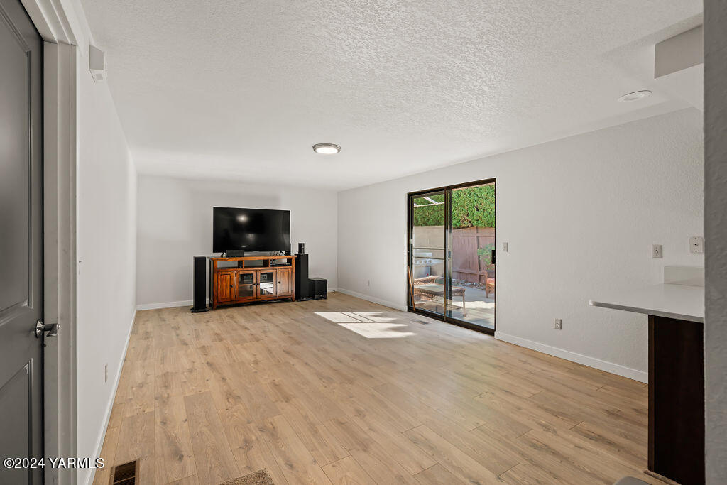 305 N 50th Ave