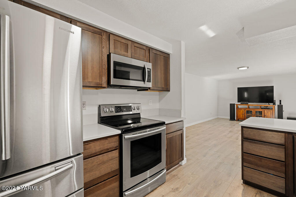 305 N 50th Ave