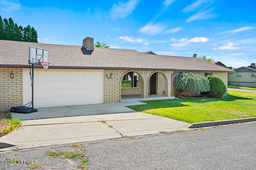305 N 50th Ave