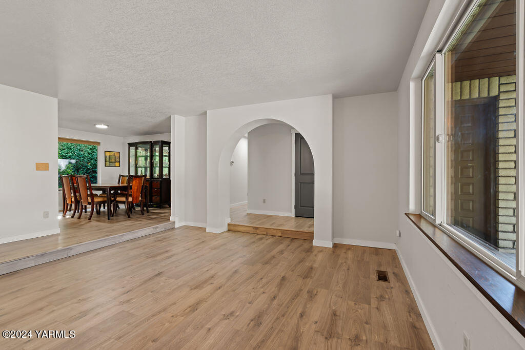 305 N 50th Ave