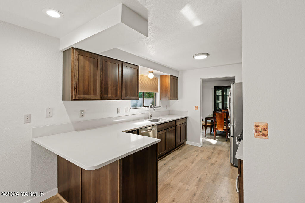 305 N 50th Ave