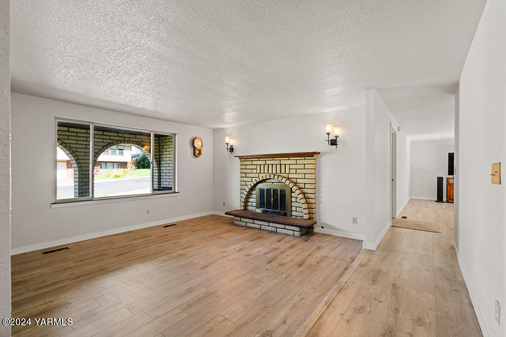 305 N 50th Ave