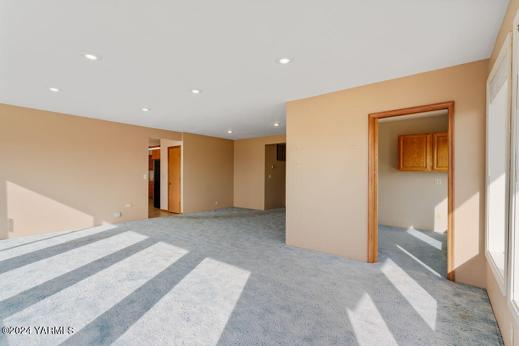 360 High Valley View St