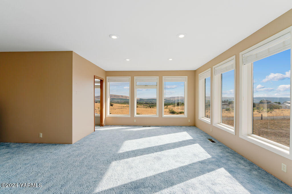 360 High Valley View St