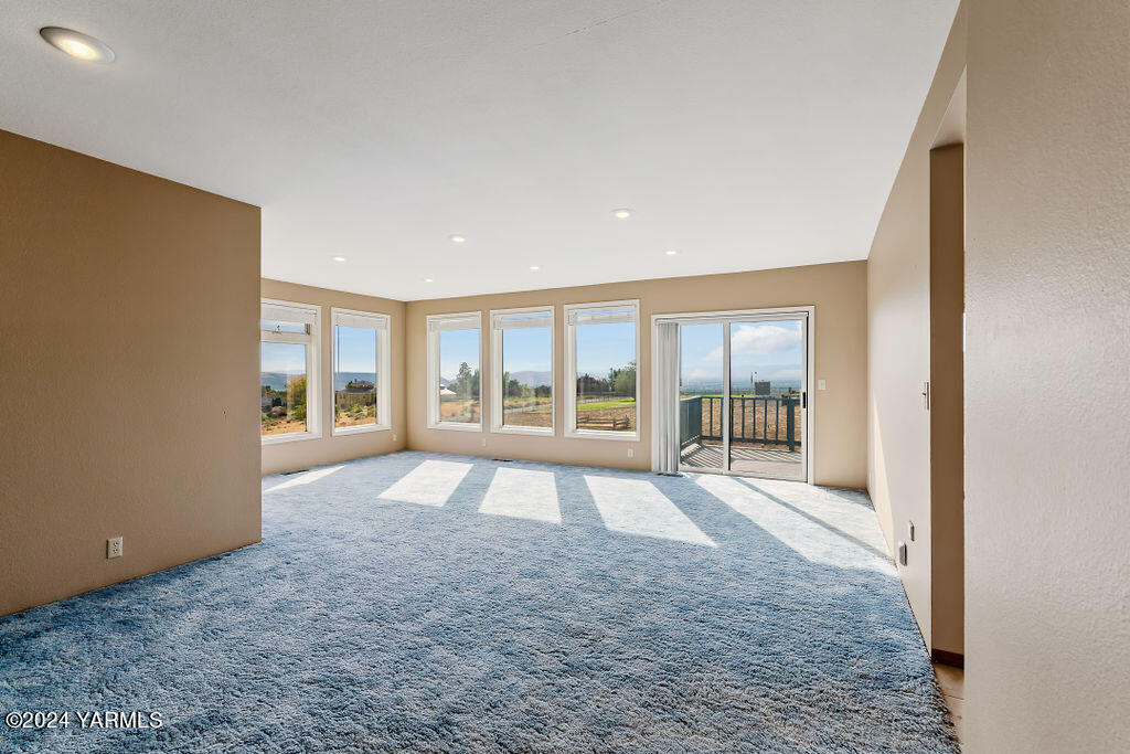 360 High Valley View St
